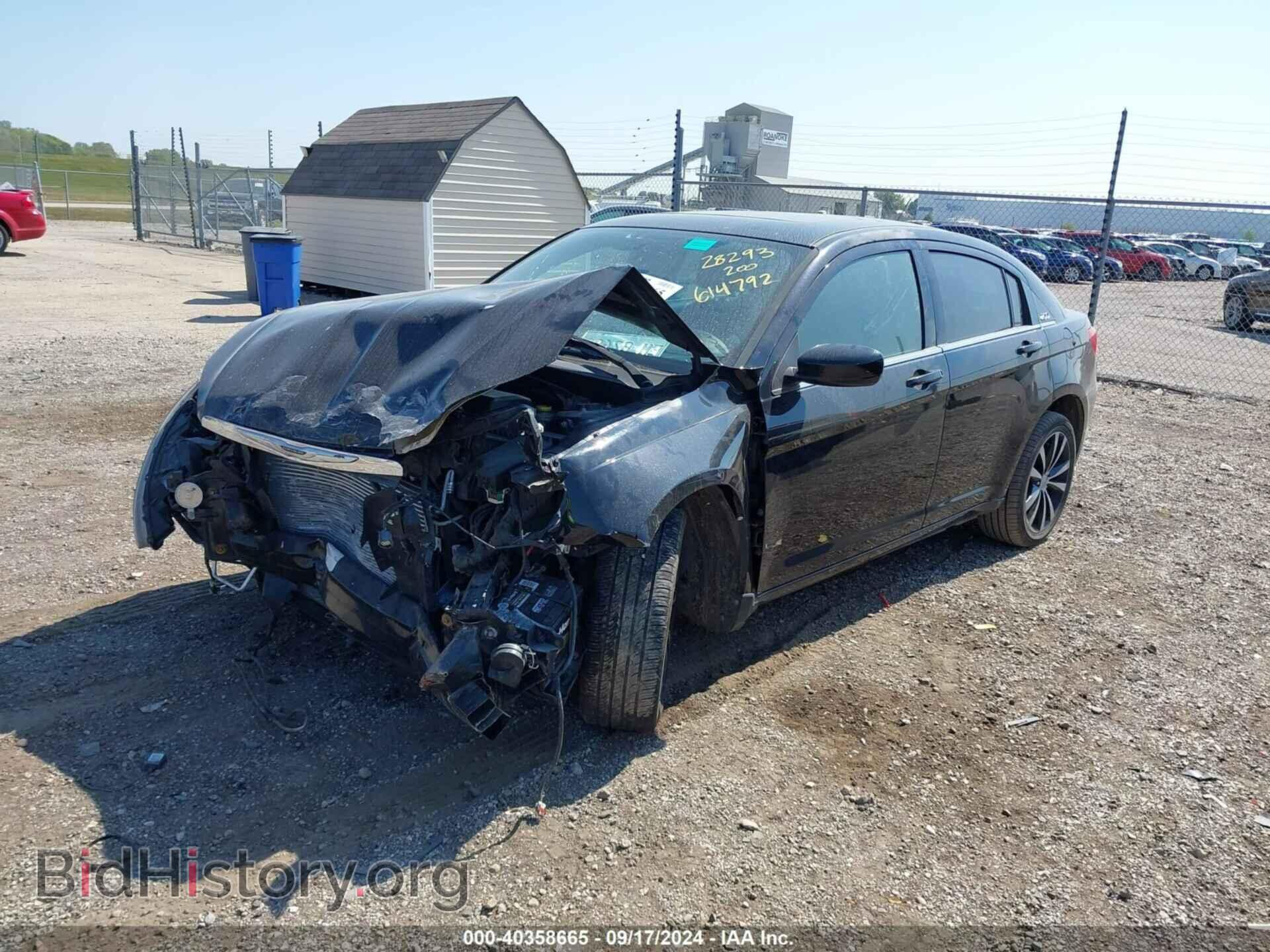 2011 CHRYSLER 200 - VIN: 1C3BC8FG8BN614792 - Фото 2
