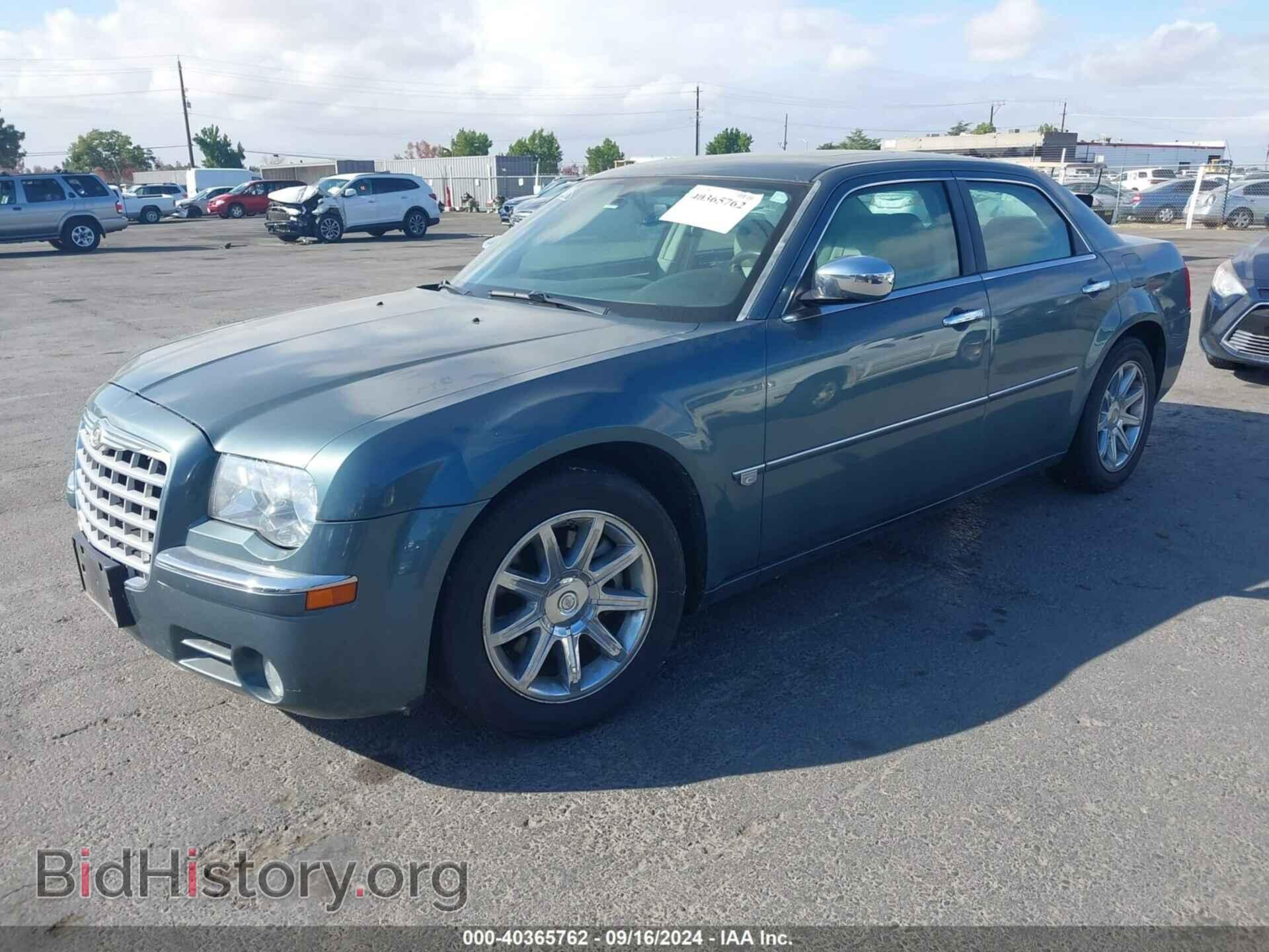 2006 CHRYSLER 300C - VIN: 2C3KA63H56H249462 - Фото 2