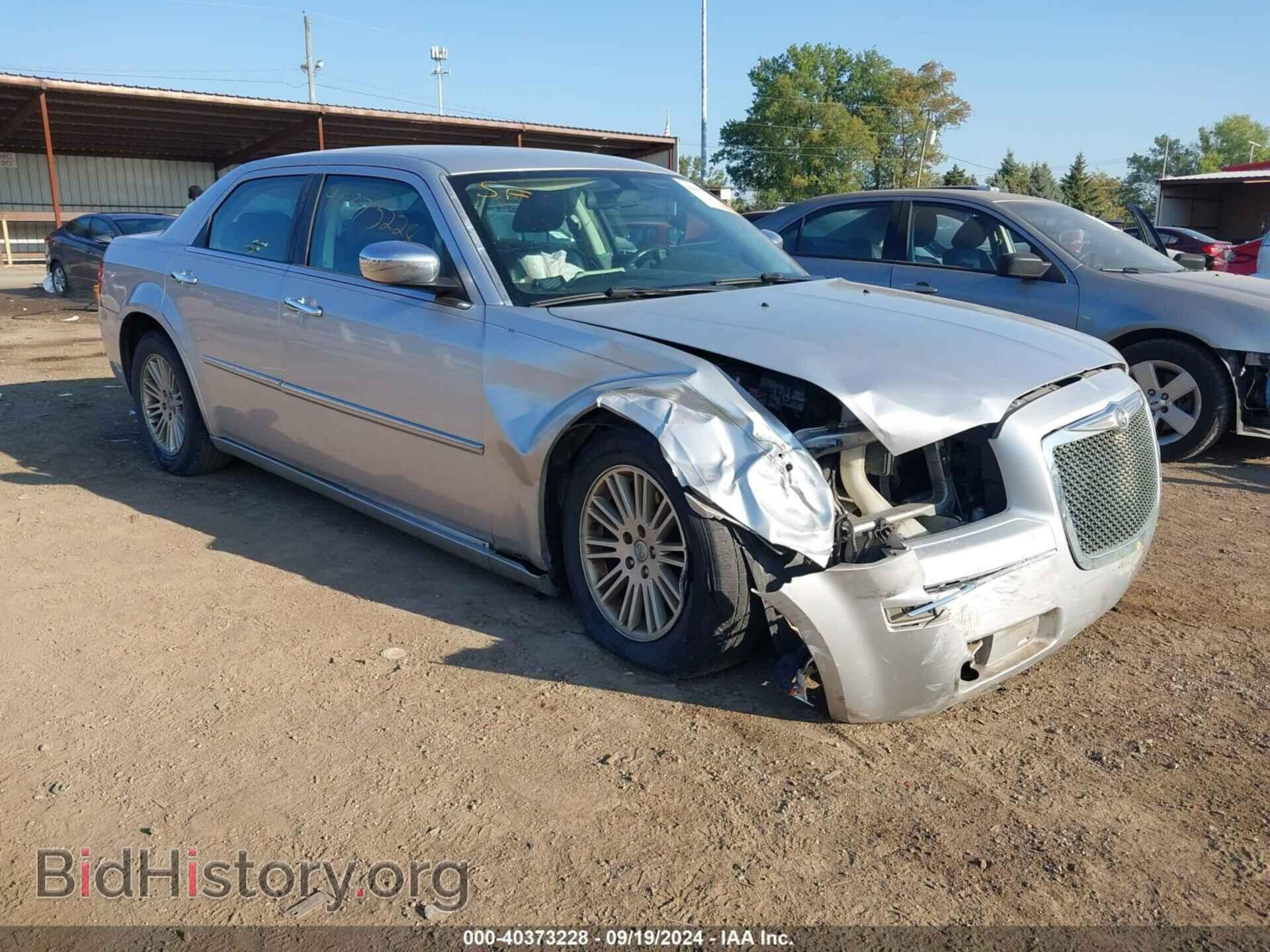 Photo 2C3CA5CV4AH265939 - CHRYSLER 300 2010