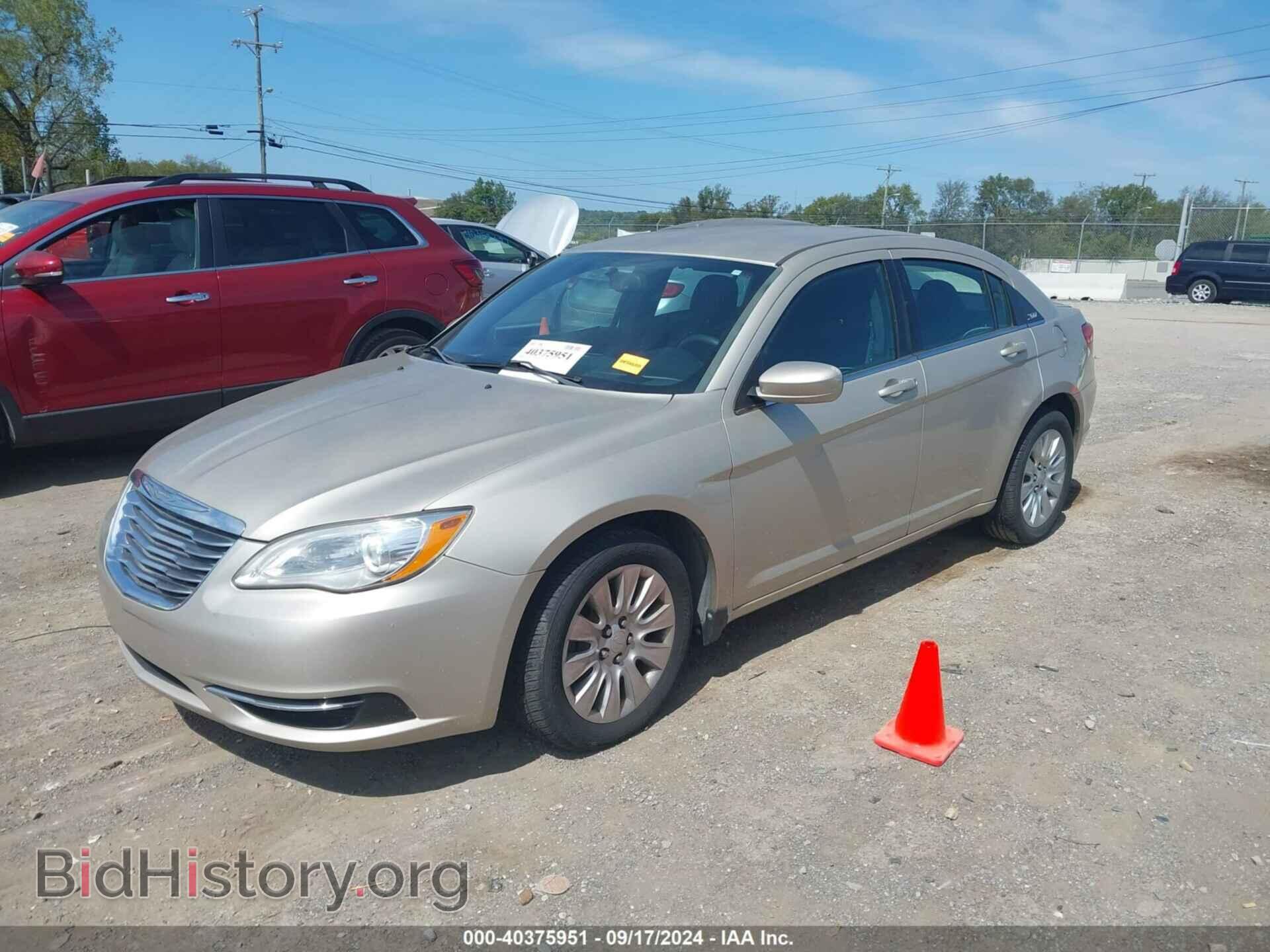 2013 CHRYSLER 200 - VIN: 1C3CCBAB3DN760811 - Фото 2