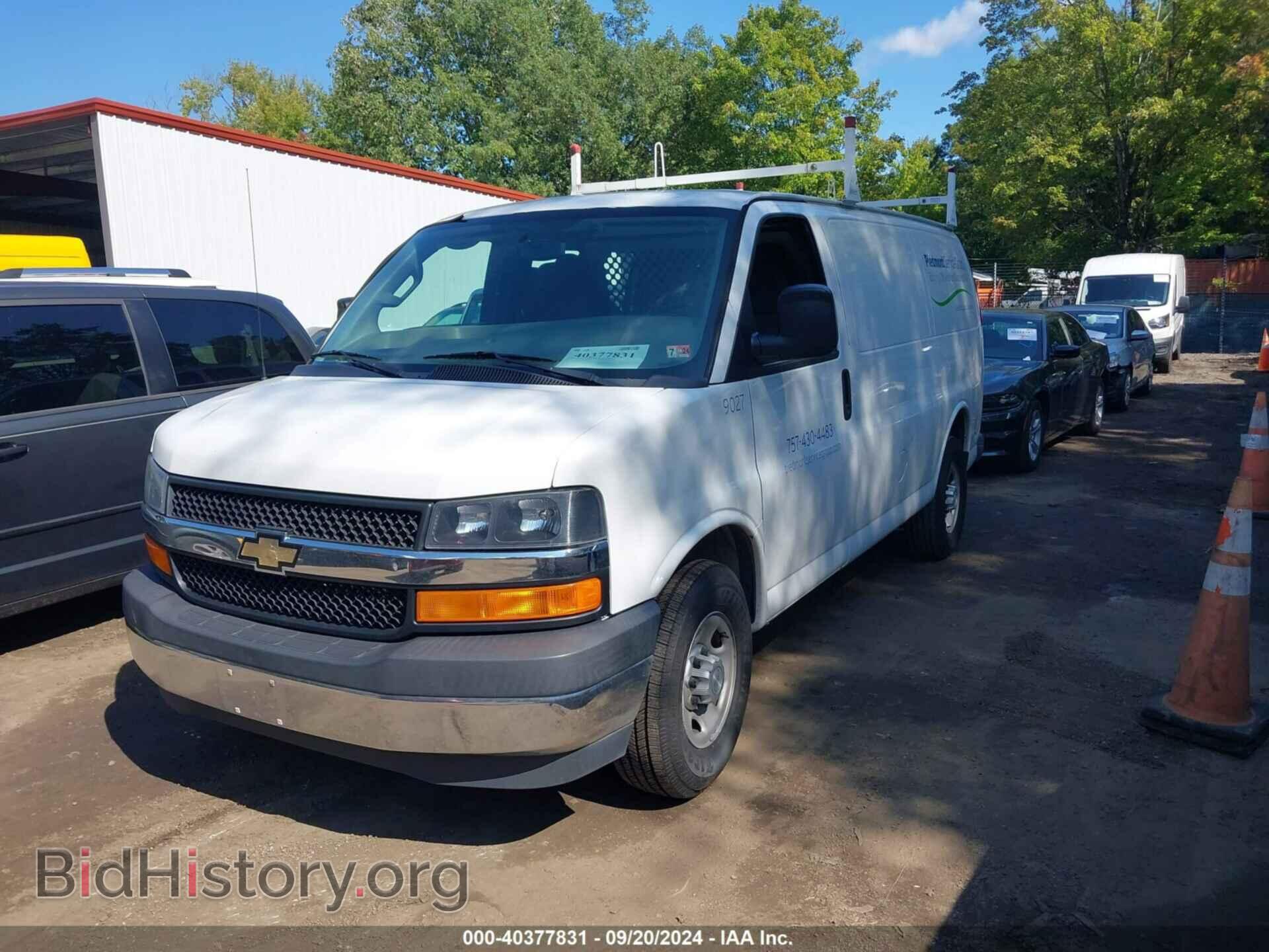 2017 CHEVROLET EXPRESS 2500 - VIN: 1GCWGAFF4H1162131 - Фото 2