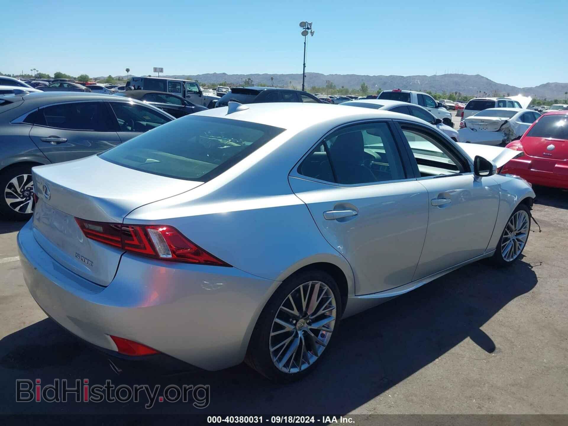 2016 LEXUS IS 200T - VIN: JTHBA1D22G5002156 - Фото 4
