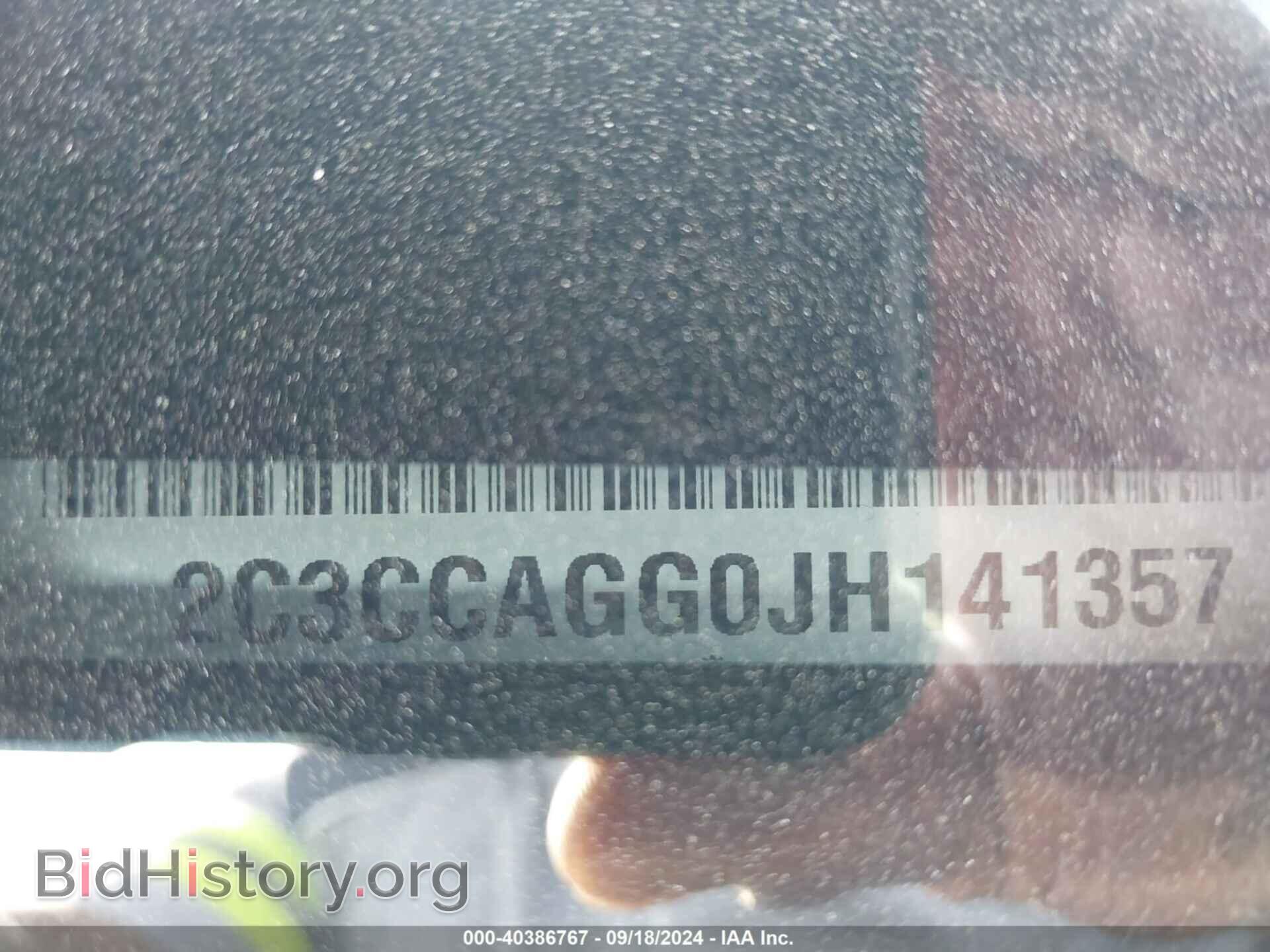2018 CHRYSLER 300 - VIN: 2C3CCAGG0JH141357 - Фото 9