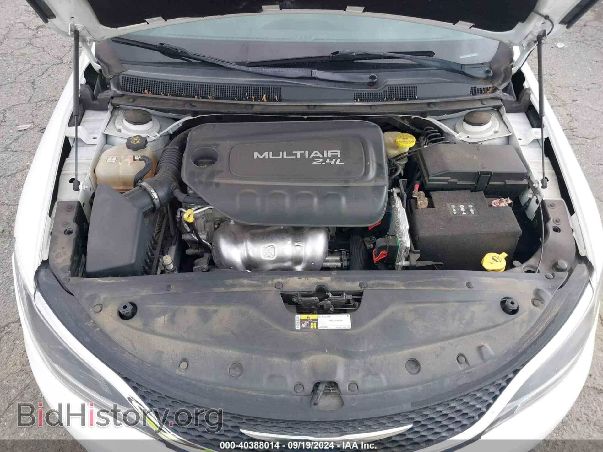 2016 CHRYSLER 200 - VIN: 1C3CCCFB7GN194820 - Фото 10
