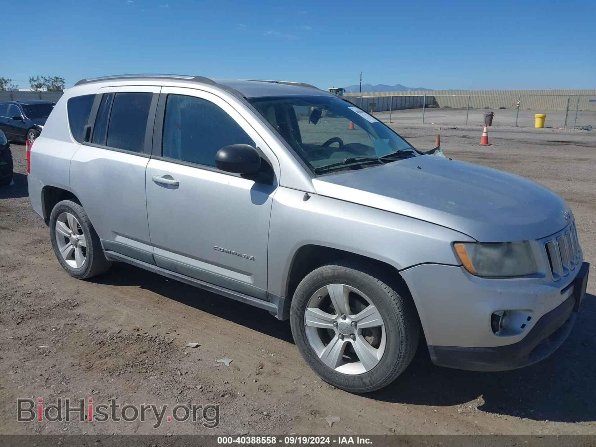 Photo 1J4NF1FB3BD234724 - JEEP COMPASS 2011