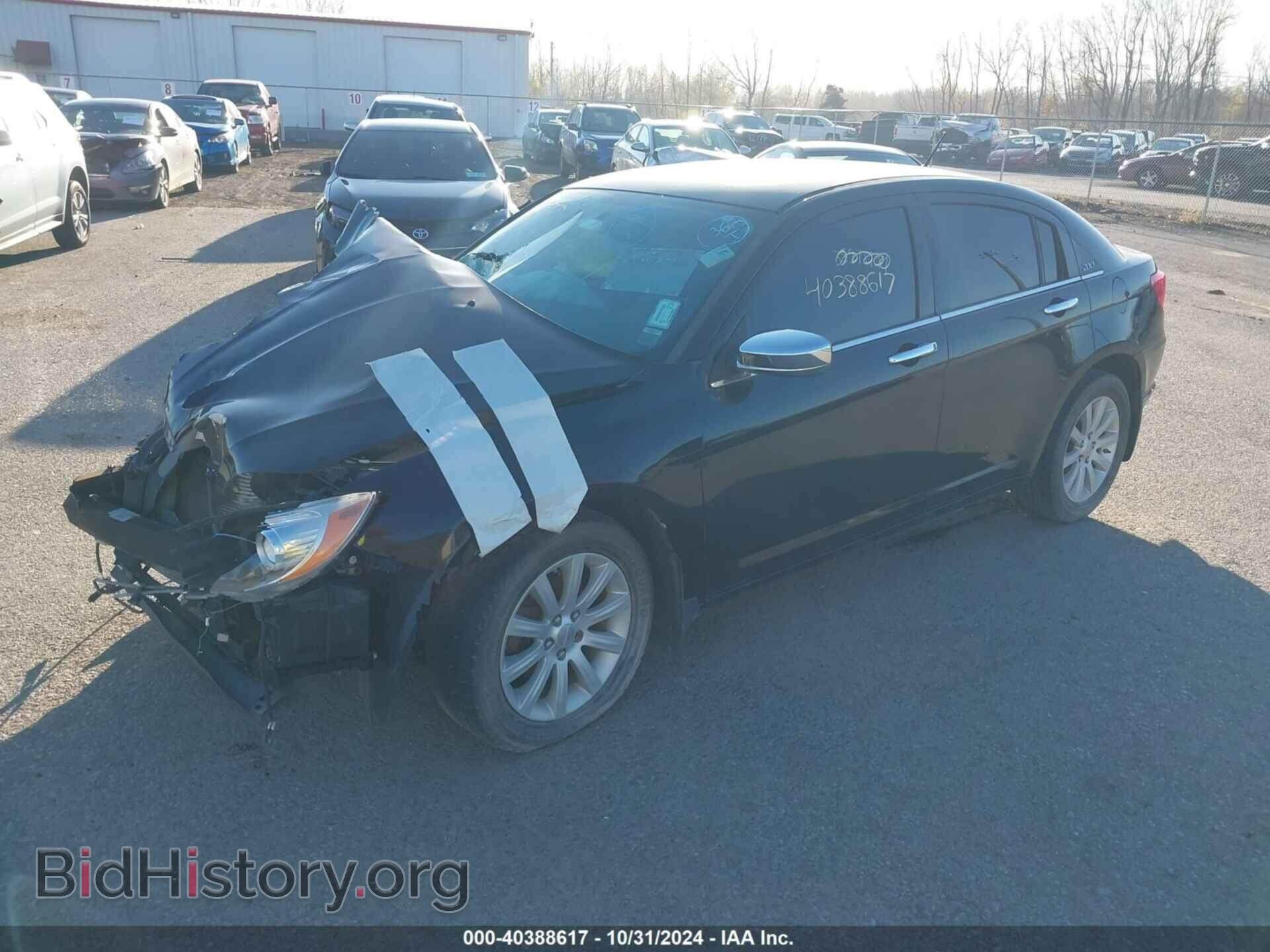 2013 CHRYSLER 200 - VIN: 1C3CCBCG1DN739285 - Фото 2