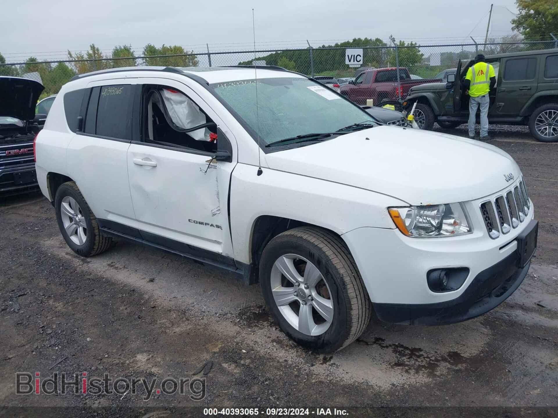 Photo 1J4NF1FBXBD201784 - JEEP COMPASS 2011