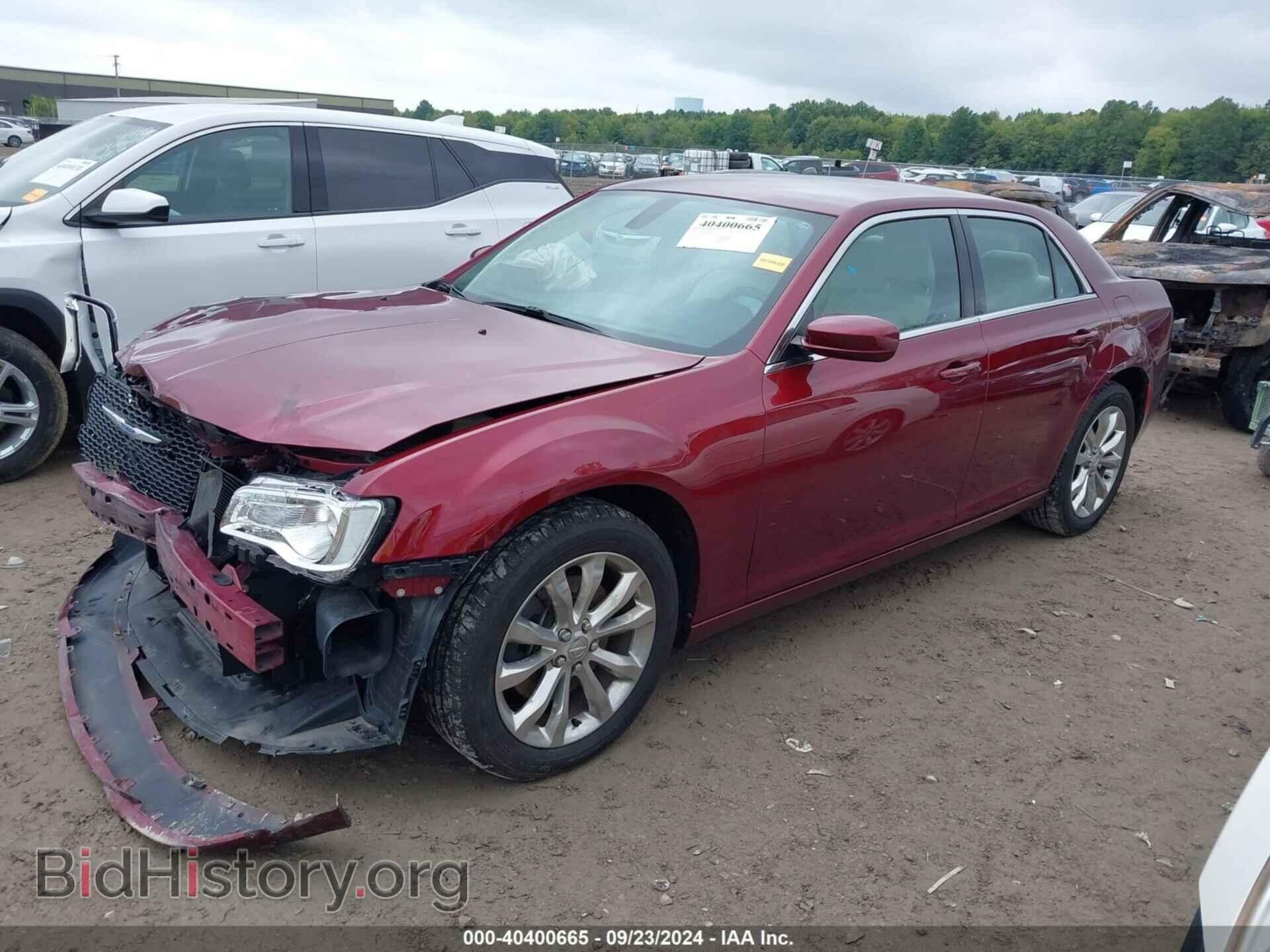 2018 CHRYSLER 300 - VIN: 2C3CCARG9JH160888 - Фото 2