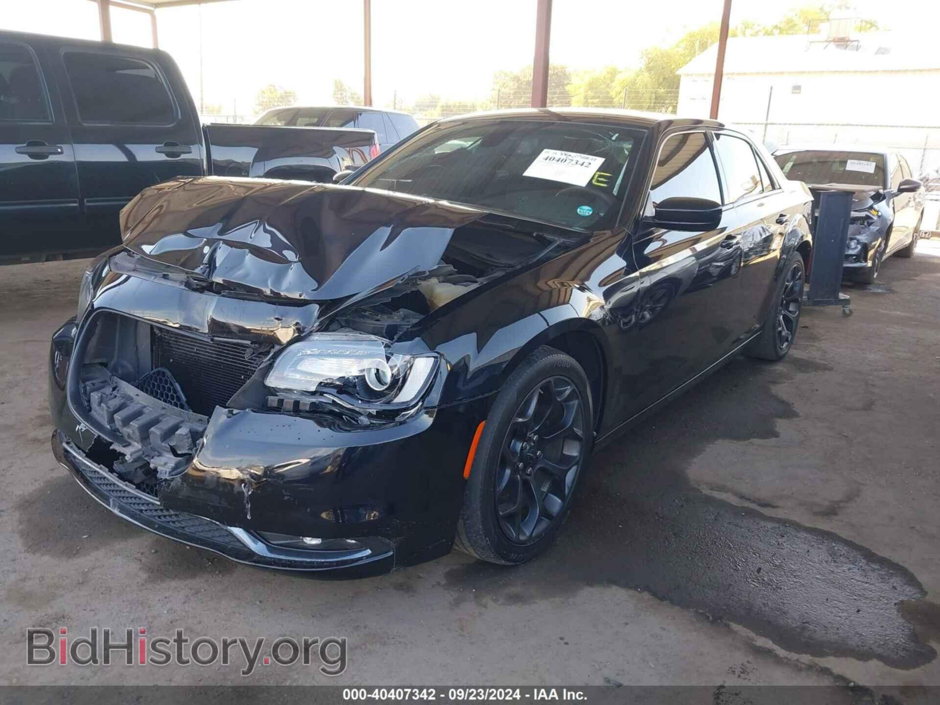 2019 CHRYSLER 300 - VIN: 2C3CCABG4KH536036 - Фото 2