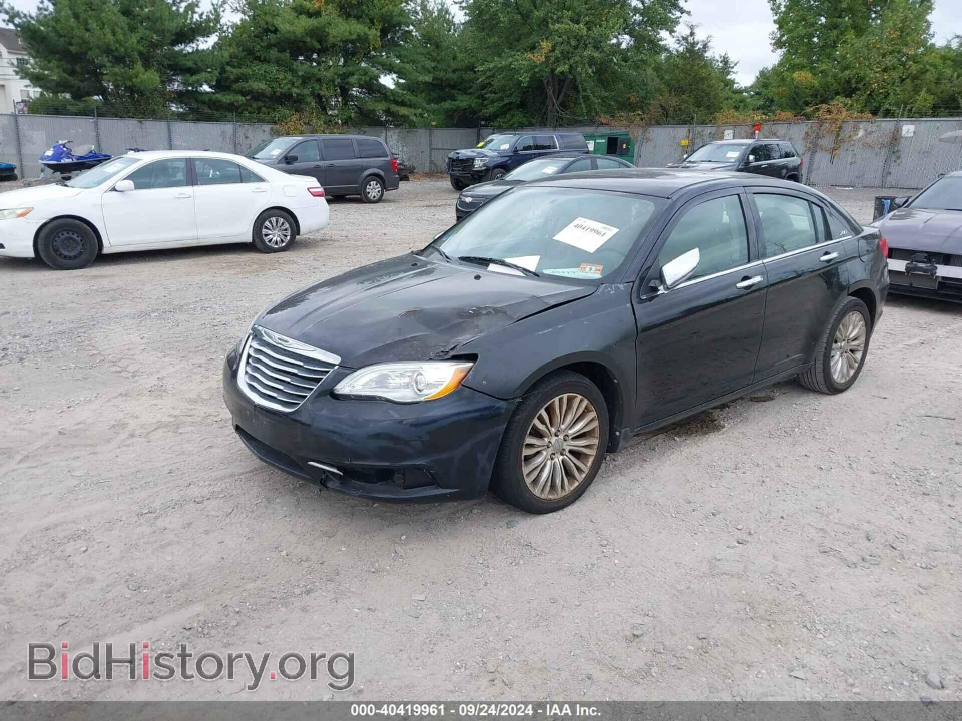 2011 CHRYSLER 200 - VIN: 1C3BC2FGXBN623278 - Фото 2