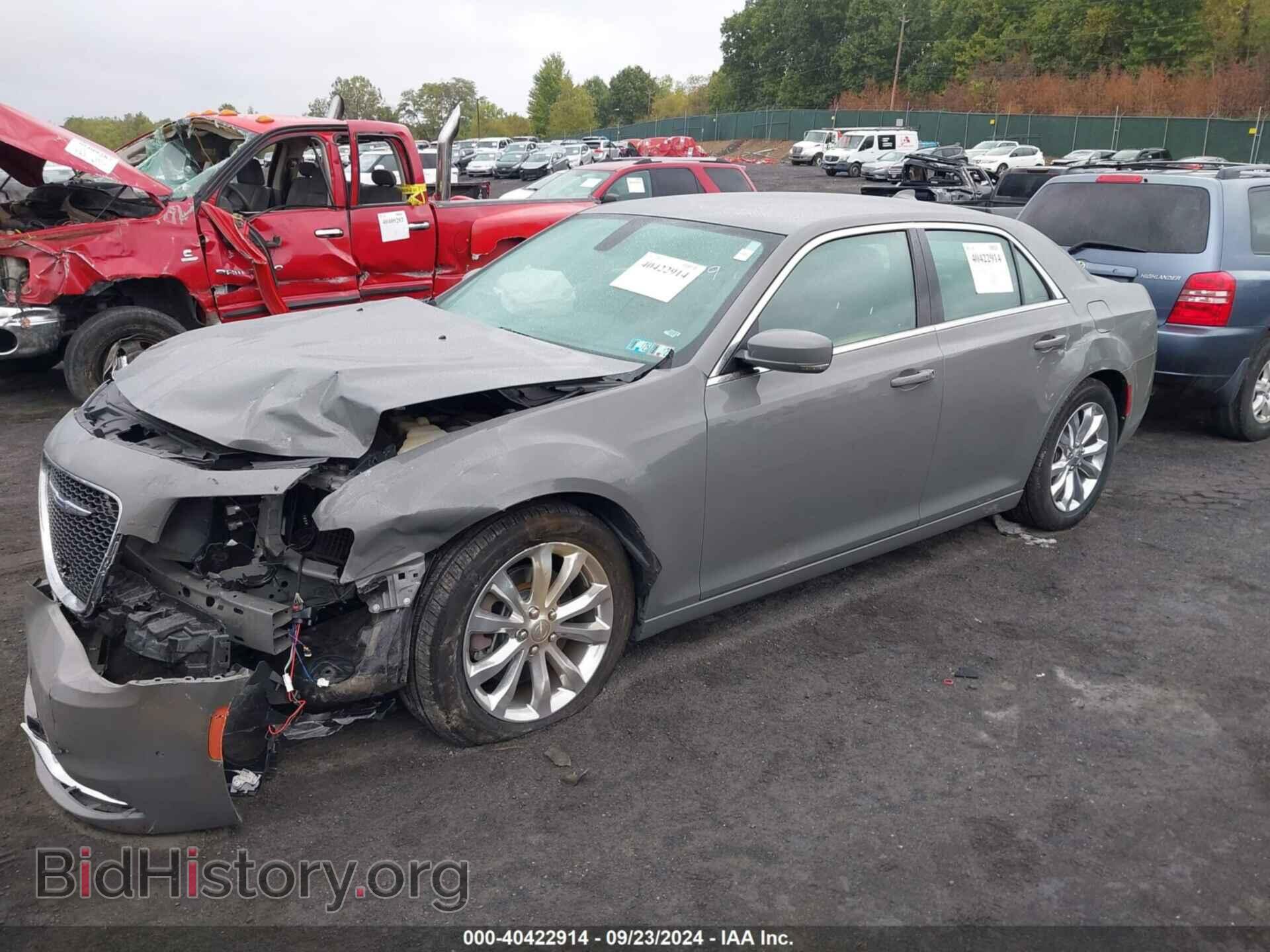 2017 CHRYSLER 300 - VIN: 2C3CCARGXHH648614 - Фото 2