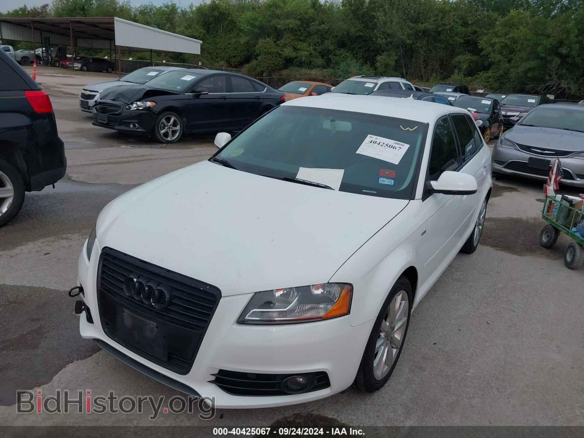 2011 AUDI A3 - VIN: WAUBJBFM2BA063669 - Photo 2