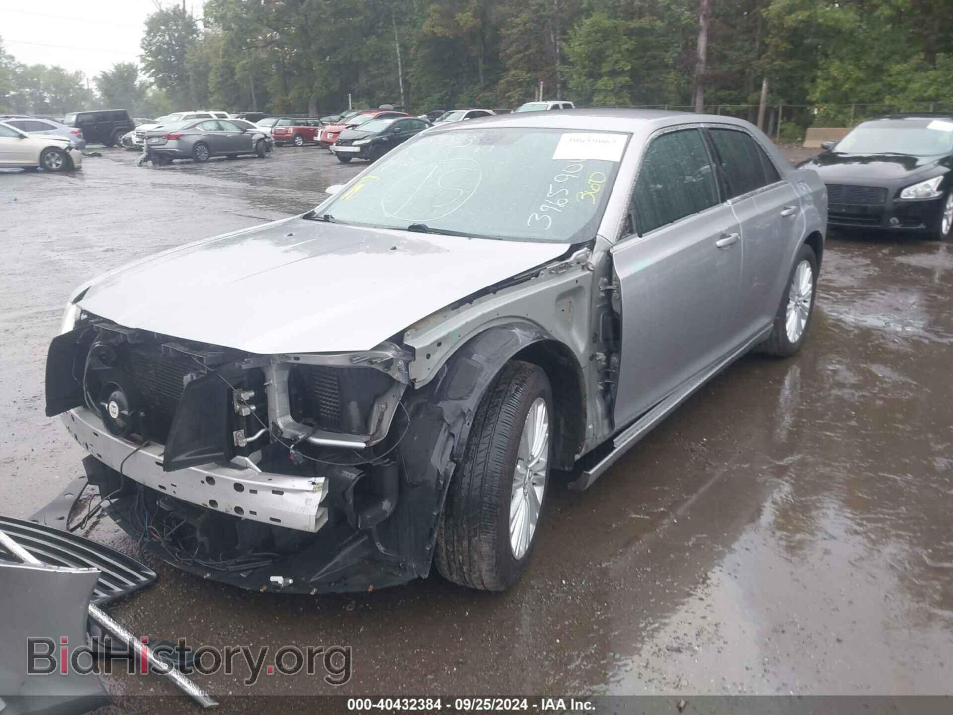 2013 CHRYSLER 300 - VIN: 2C3CCARG0DH712492 - Фото 2