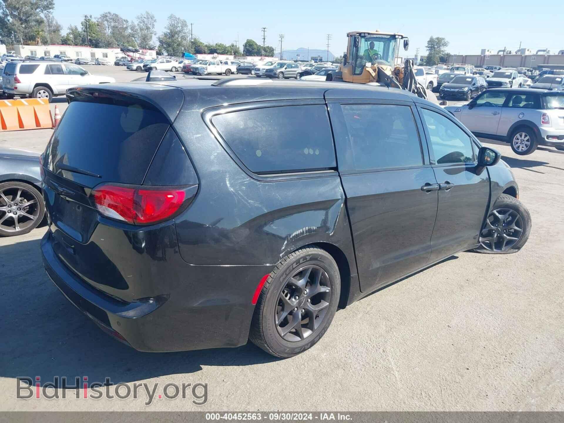 2018 CHRYSLER PACIFICA - VIN: 2C4RC1EG9JR351653 - Фото 4