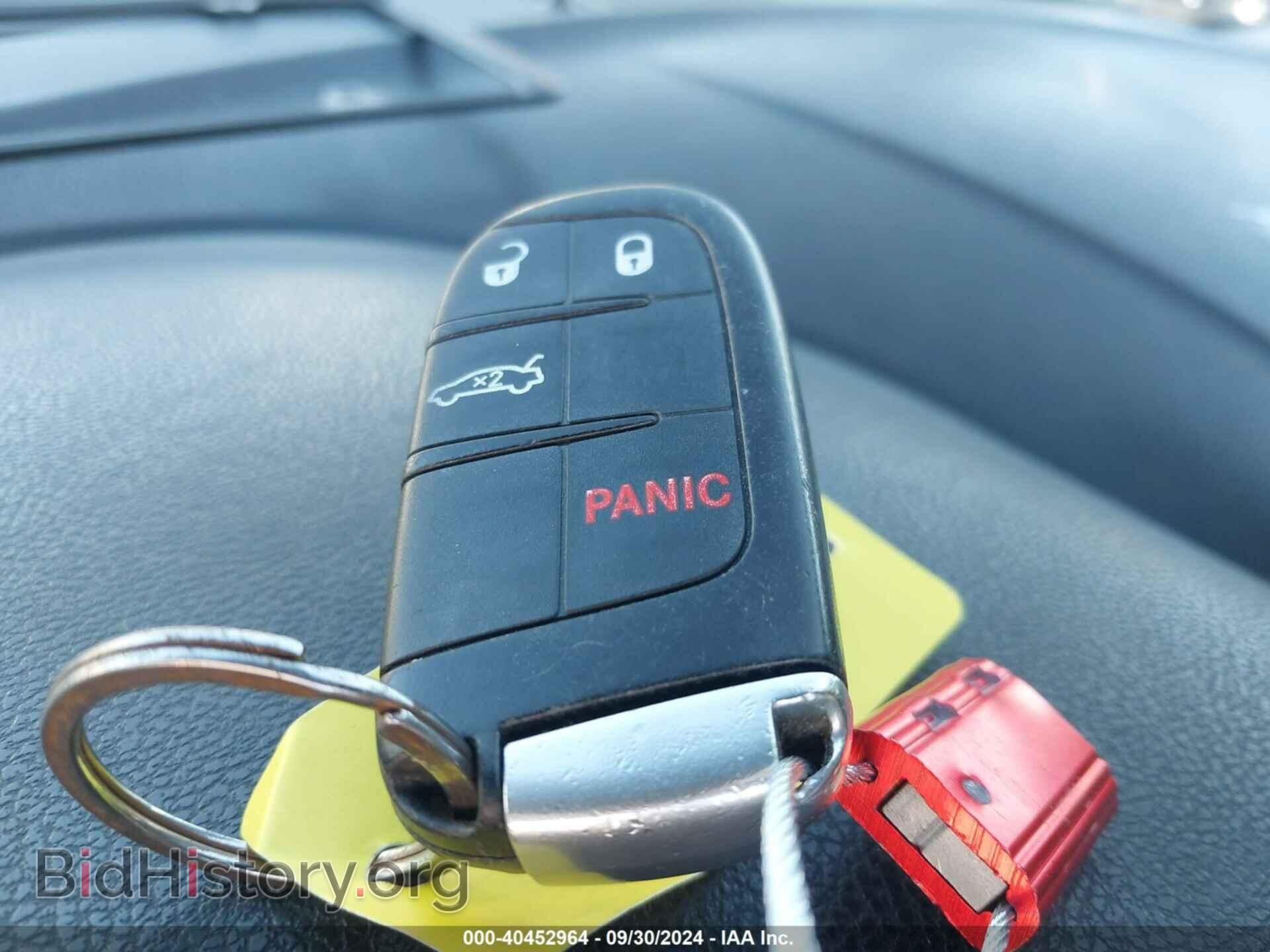 2016 CHRYSLER 300 - VIN: 2C3CCAAG9GH260736 - Фото 11