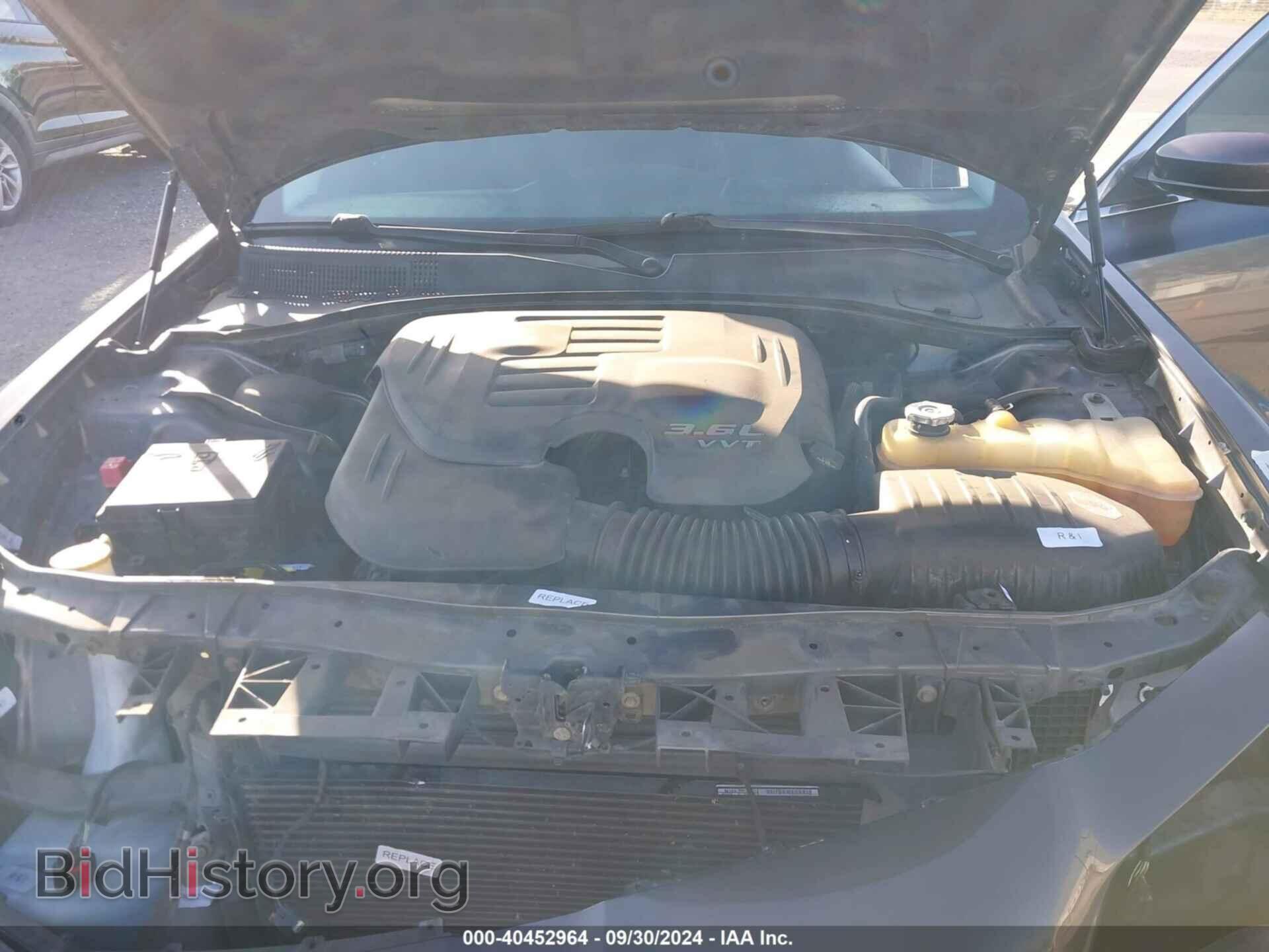 2016 CHRYSLER 300 - VIN: 2C3CCAAG9GH260736 - Фото 10