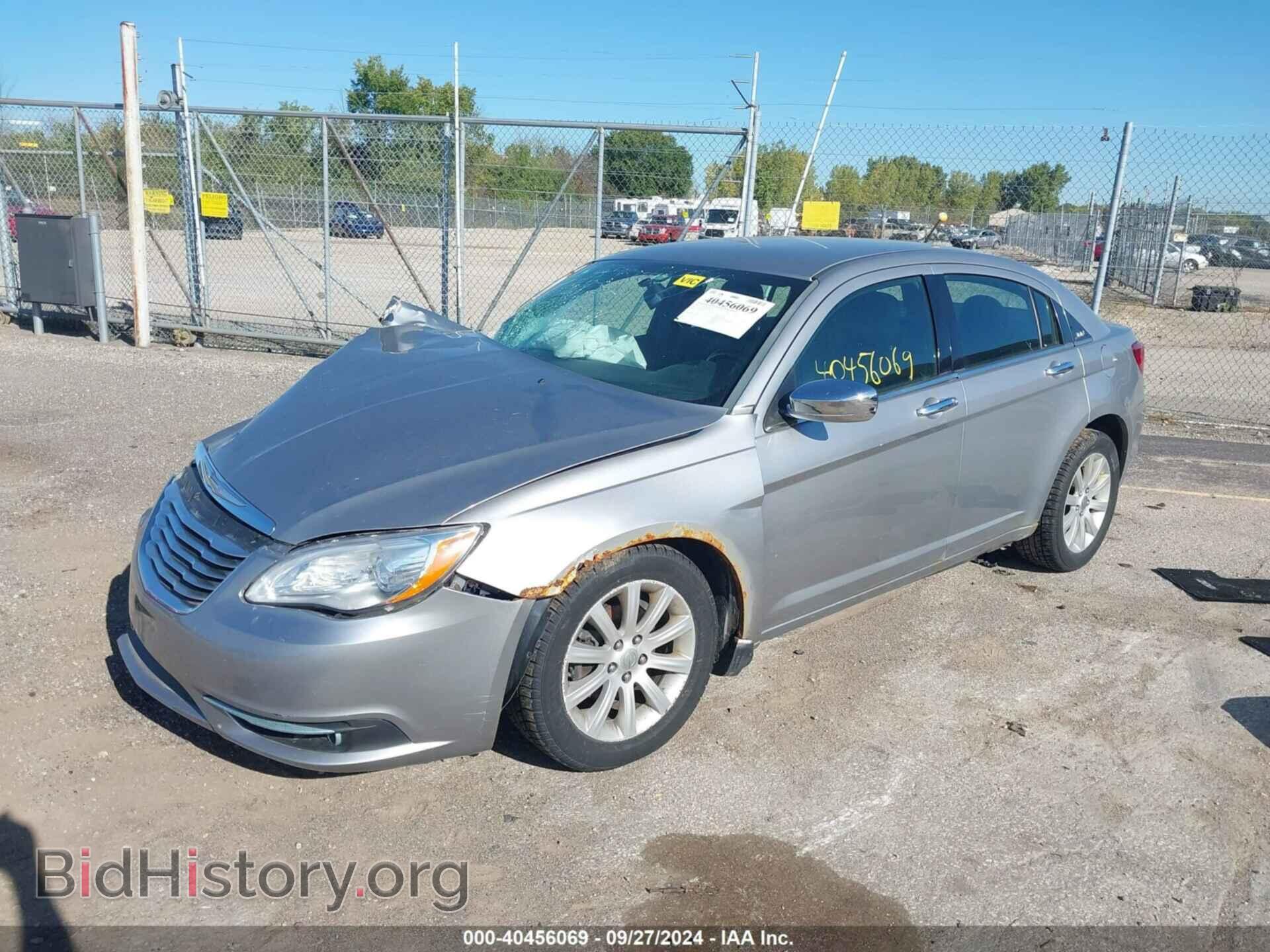 2013 CHRYSLER 200 - VIN: 1C3CCBCG2DN737089 - Фото 2