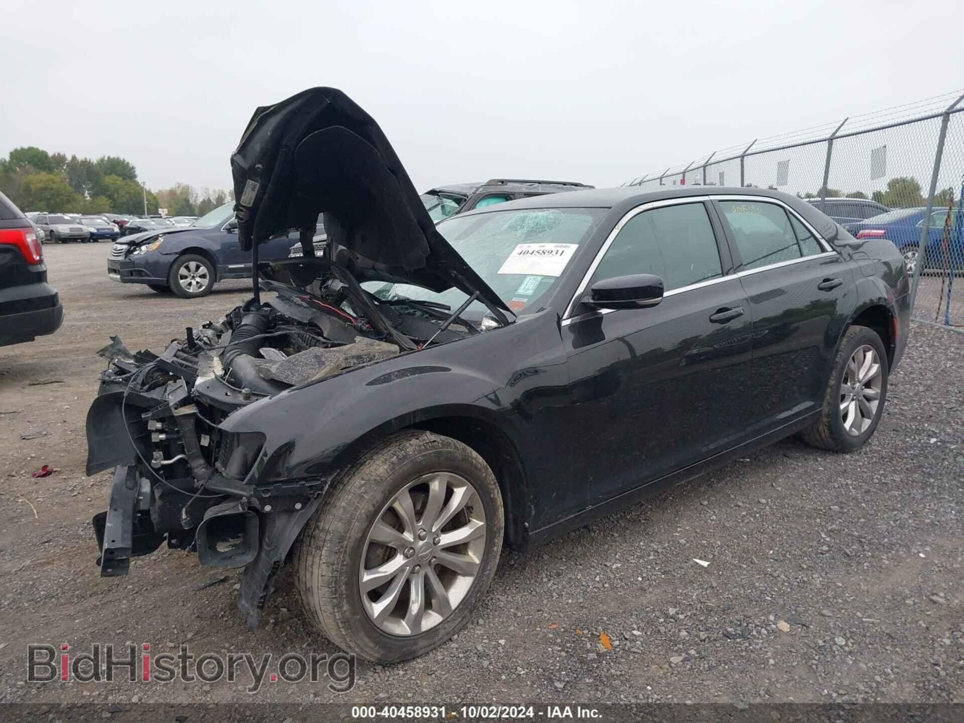 2018 CHRYSLER 300 - VIN: 2C3CCARG7JH229030 - Фото 2