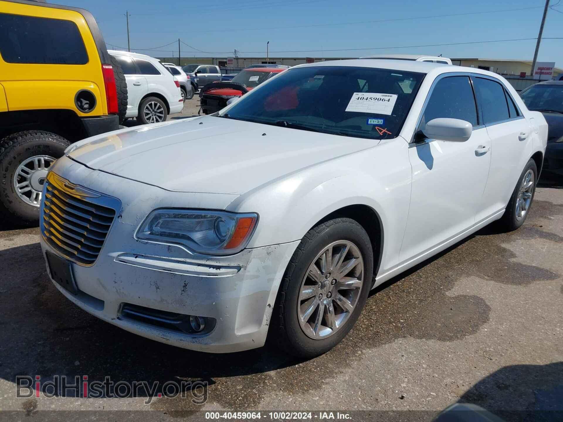 2013 CHRYSLER 300 - VIN: 2C3CCAAG8DH588824 - Фото 2