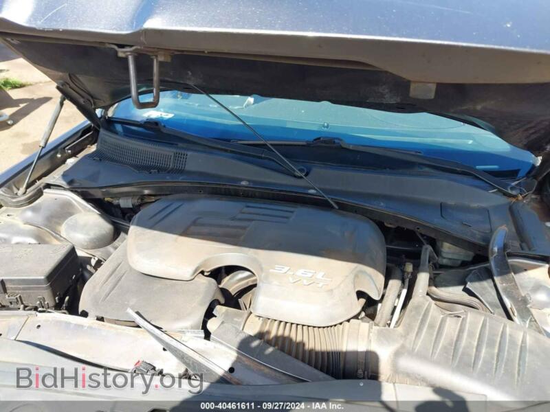 2014 Chrysler 300 (VIN 2C3CCABGXEH221813) — photo 10 of 19