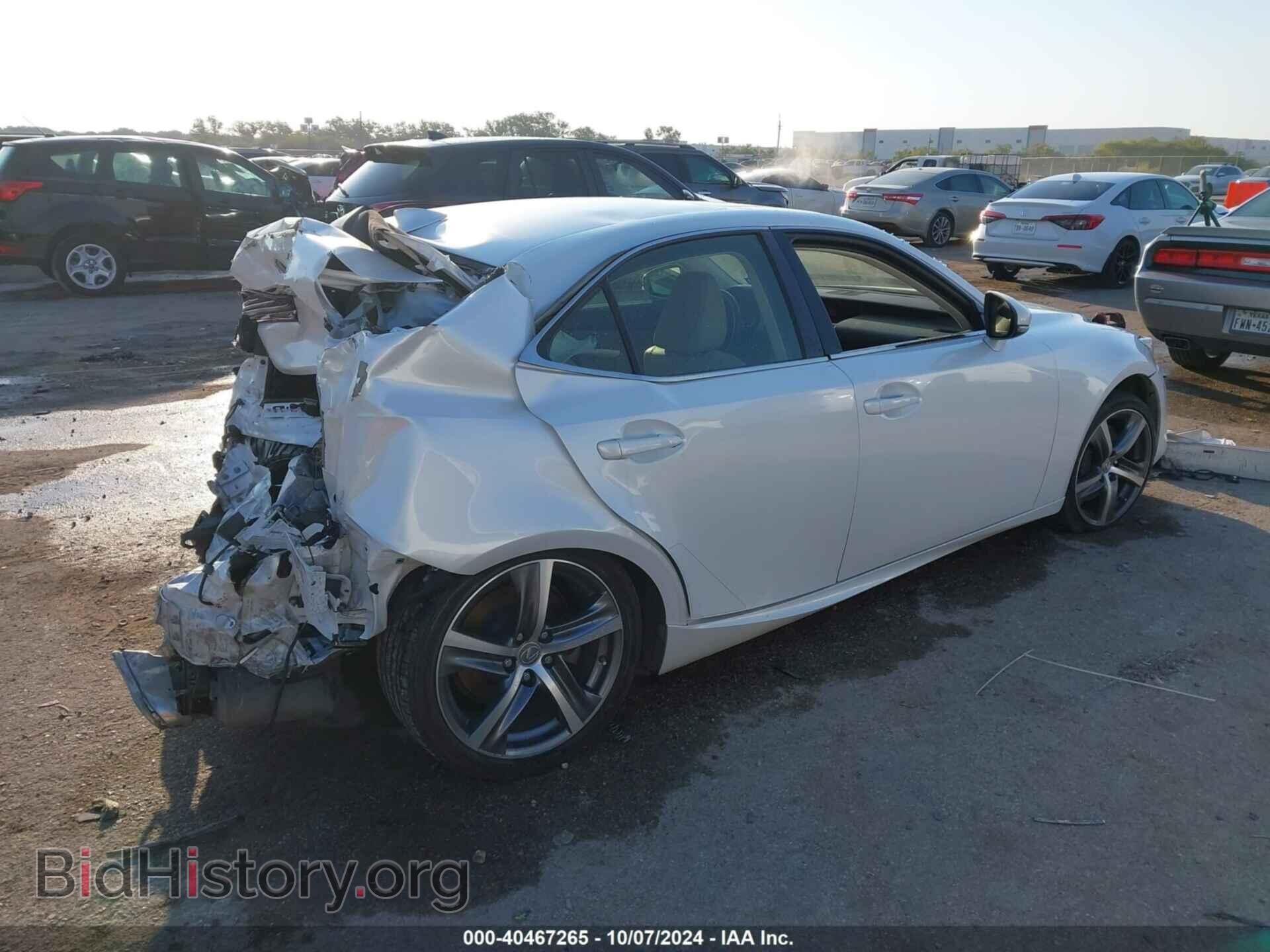2017 LEXUS IS 200T - VIN: JTHBA1D25H5043687 - Photo 4