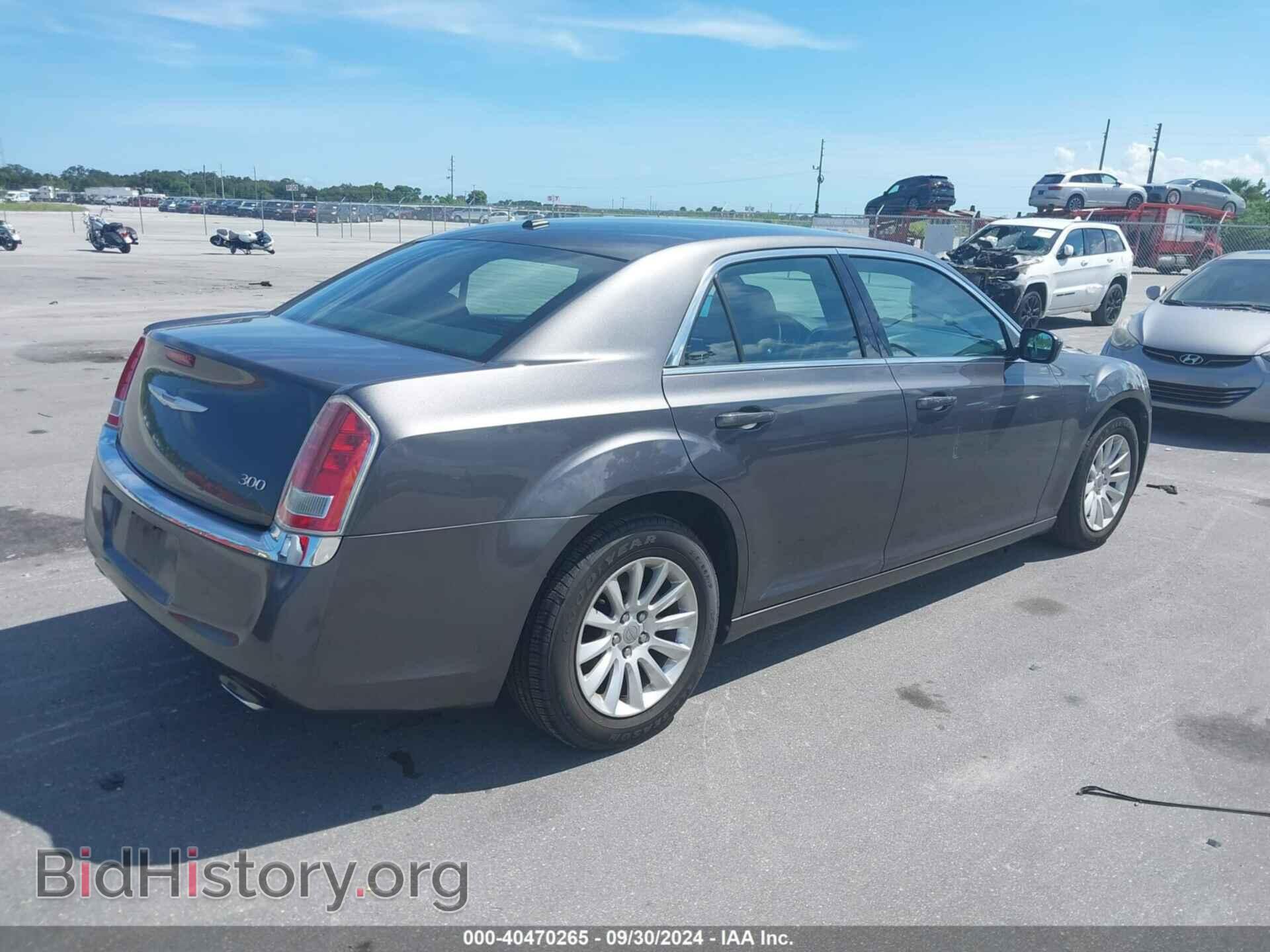 2013 CHRYSLER 300 - VIN: 2C3CCAAG8DH732338 - Фото 4