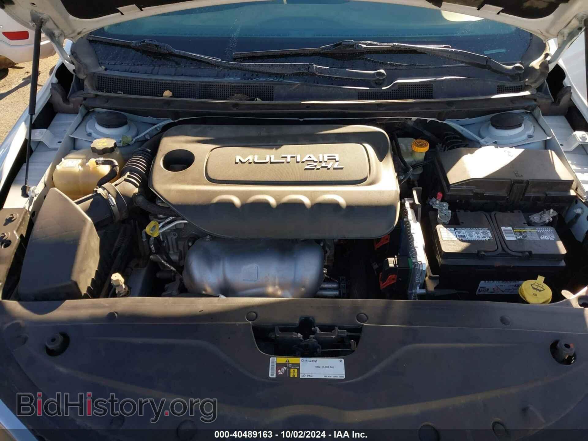2016 CHRYSLER 200 - VIN: 1C3CCCAB1GN104665 - Фото 10