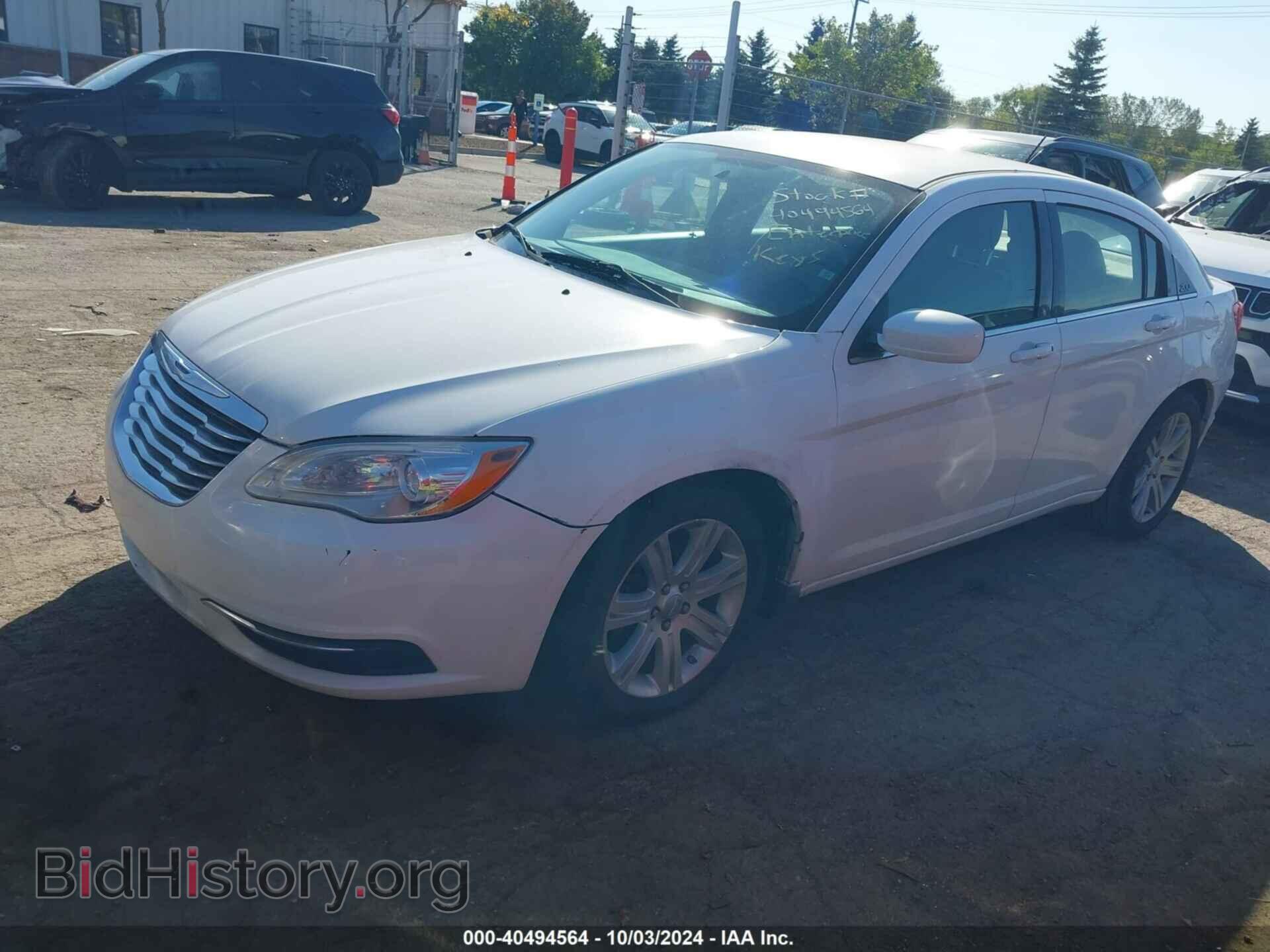2013 CHRYSLER 200 - VIN: 1C3CCBAB7DN761721 - Фото 2