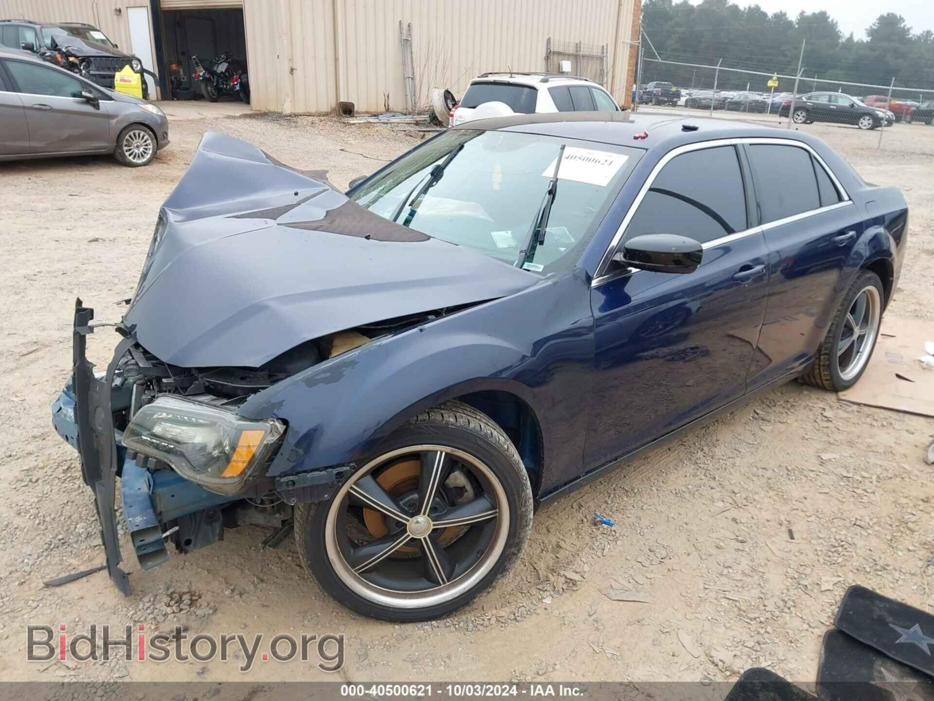 2013 CHRYSLER 300 - VIN: 2C3CCAAG1DH739082 - Фото 2