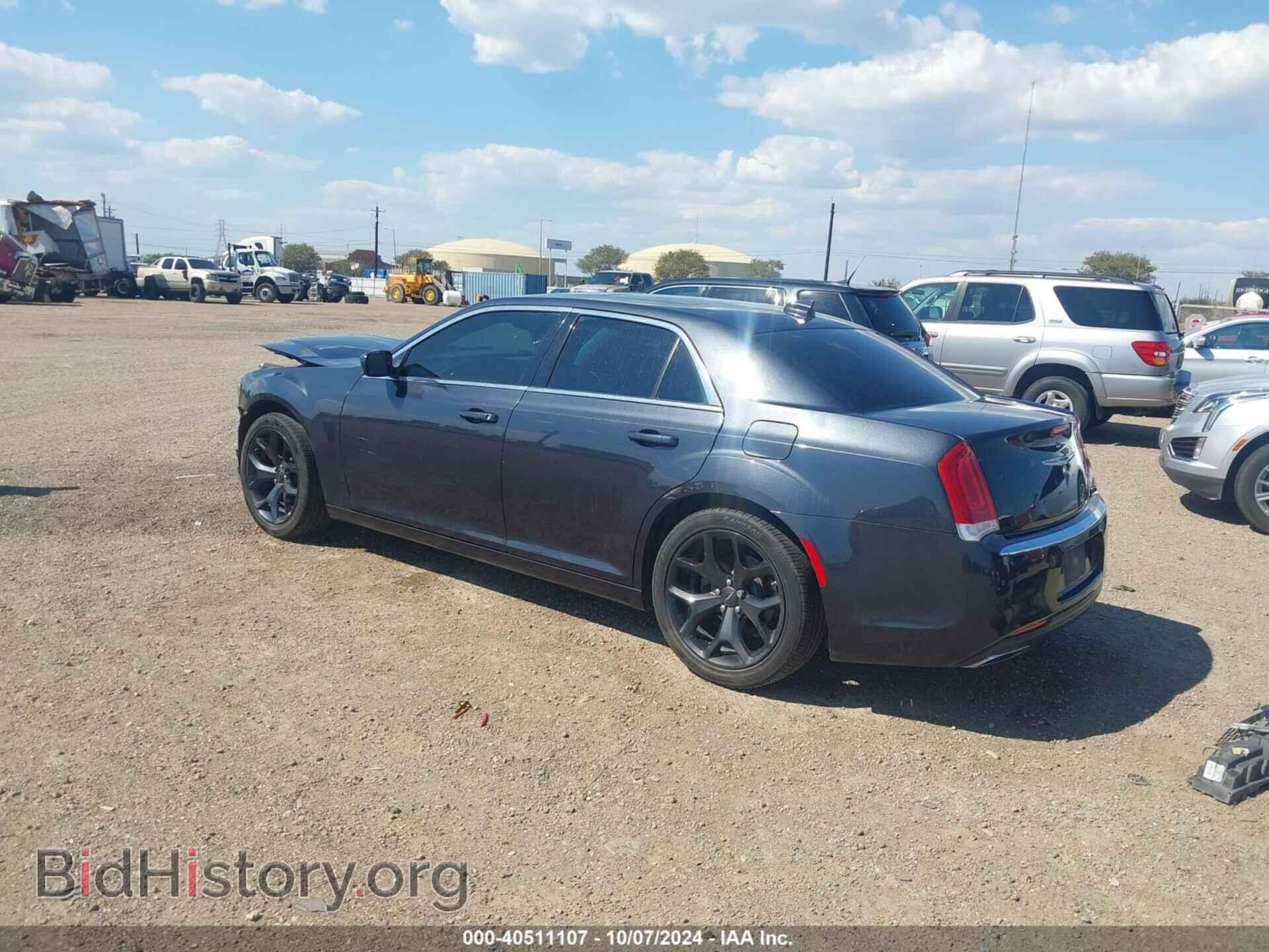 2016 CHRYSLER 300 - VIN: 2C3CCAAGXGH211982 - Фото 3