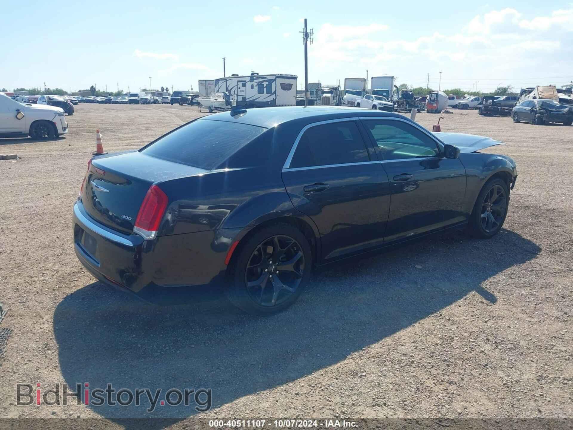 2016 CHRYSLER 300 - VIN: 2C3CCAAGXGH211982 - Фото 4