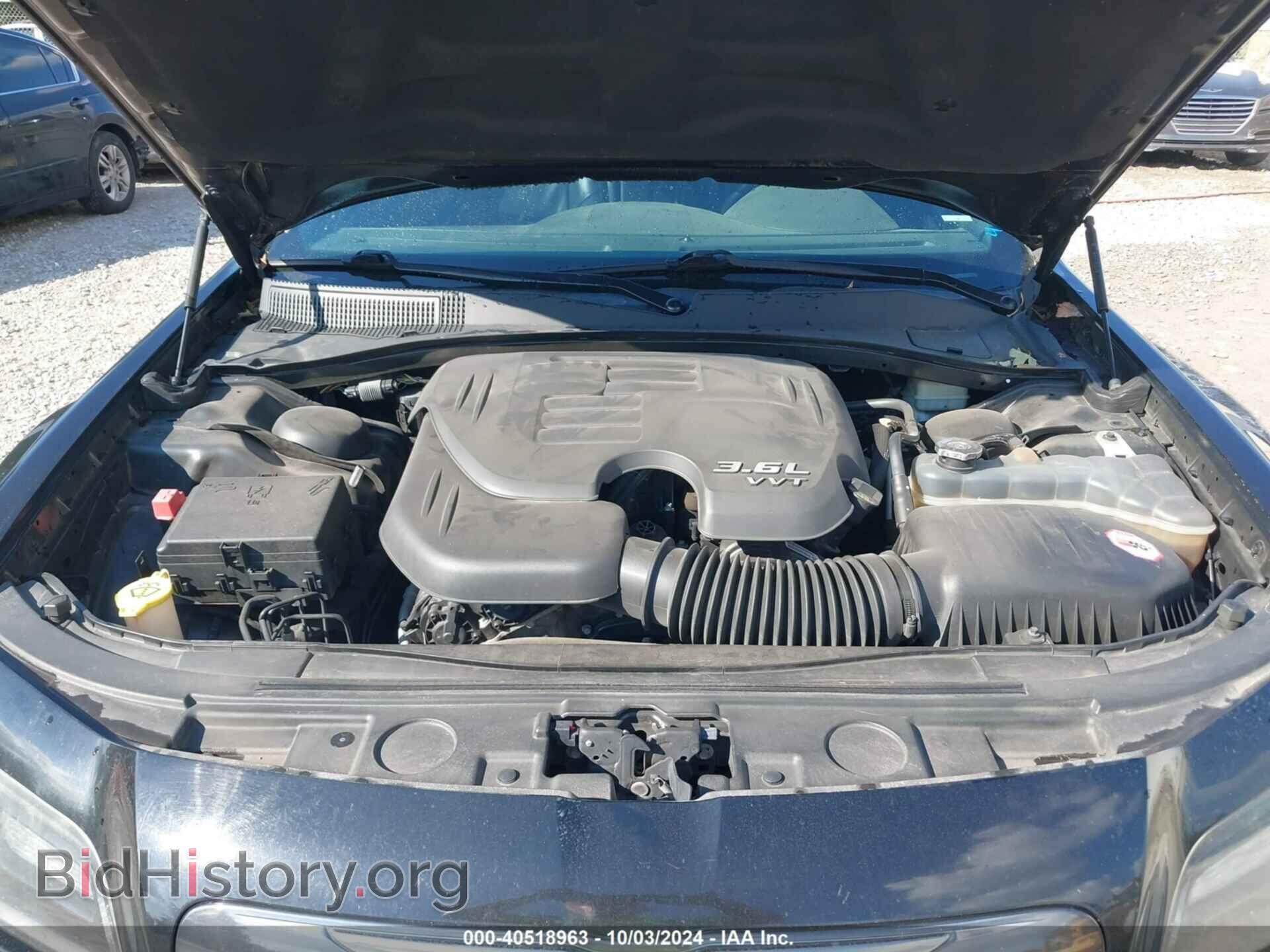 2014 CHRYSLER 300 - VIN: 2C3CCABG2EH352072 - Фото 10