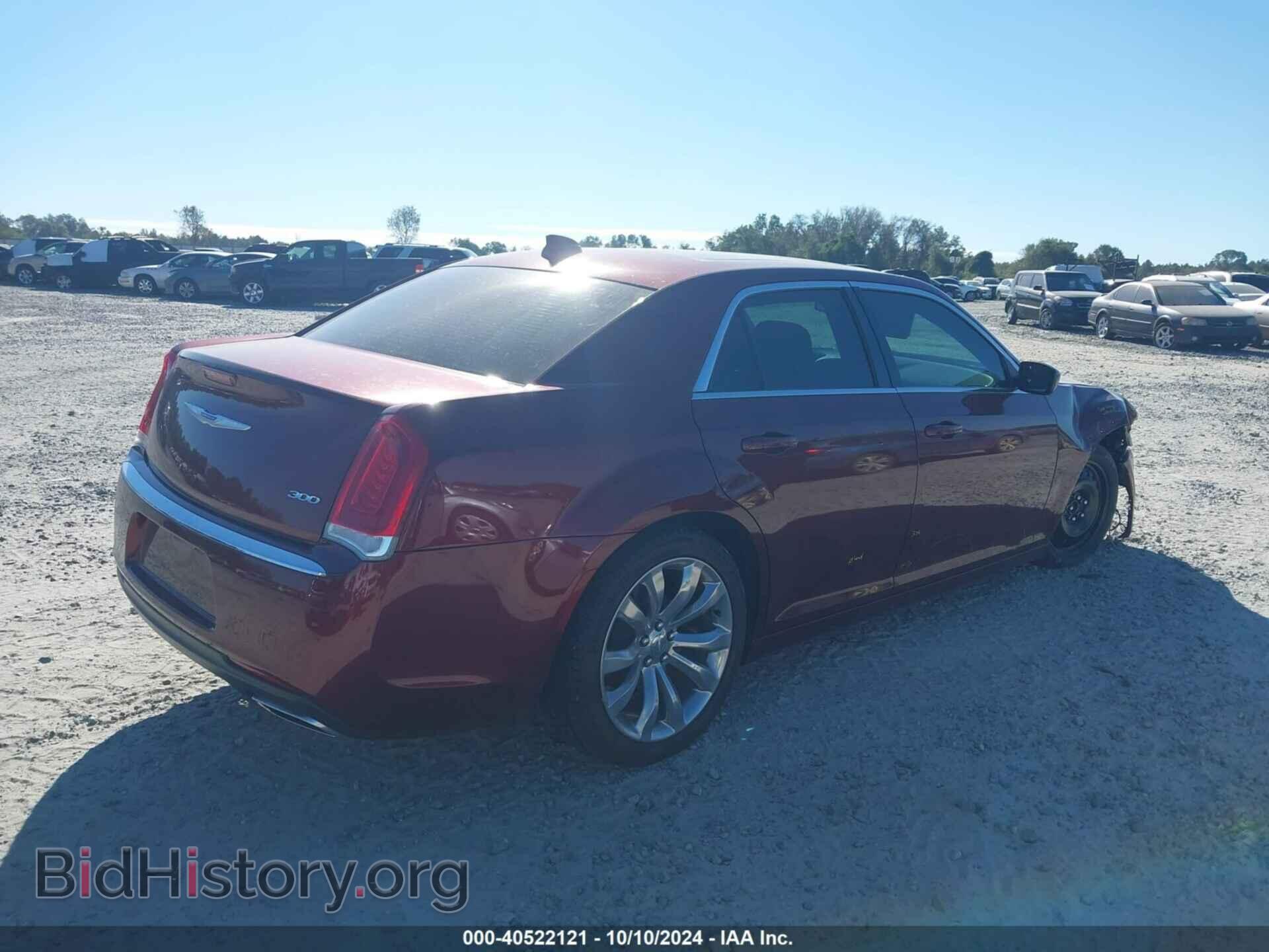 2019 CHRYSLER 300 - VIN: 2C3CCAAG4KH627633 - Фото 4
