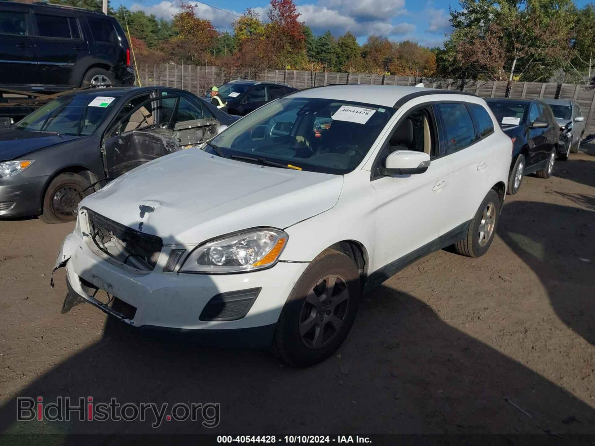2011 VOLVO XC60 - VIN: YV4940DL2B2171076 - Фото 2