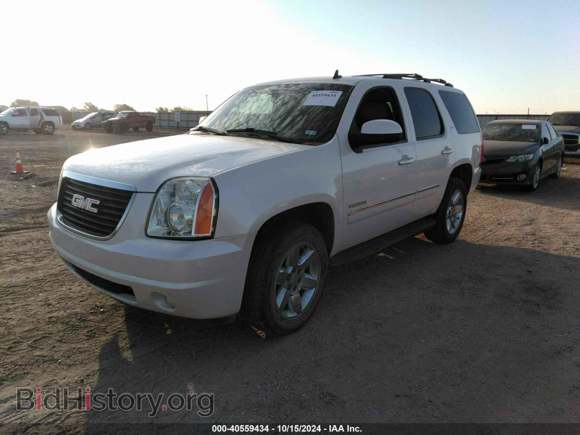 2011 GMC YUKON - VIN: 1GKS2CE05BR339661 - Фото 2