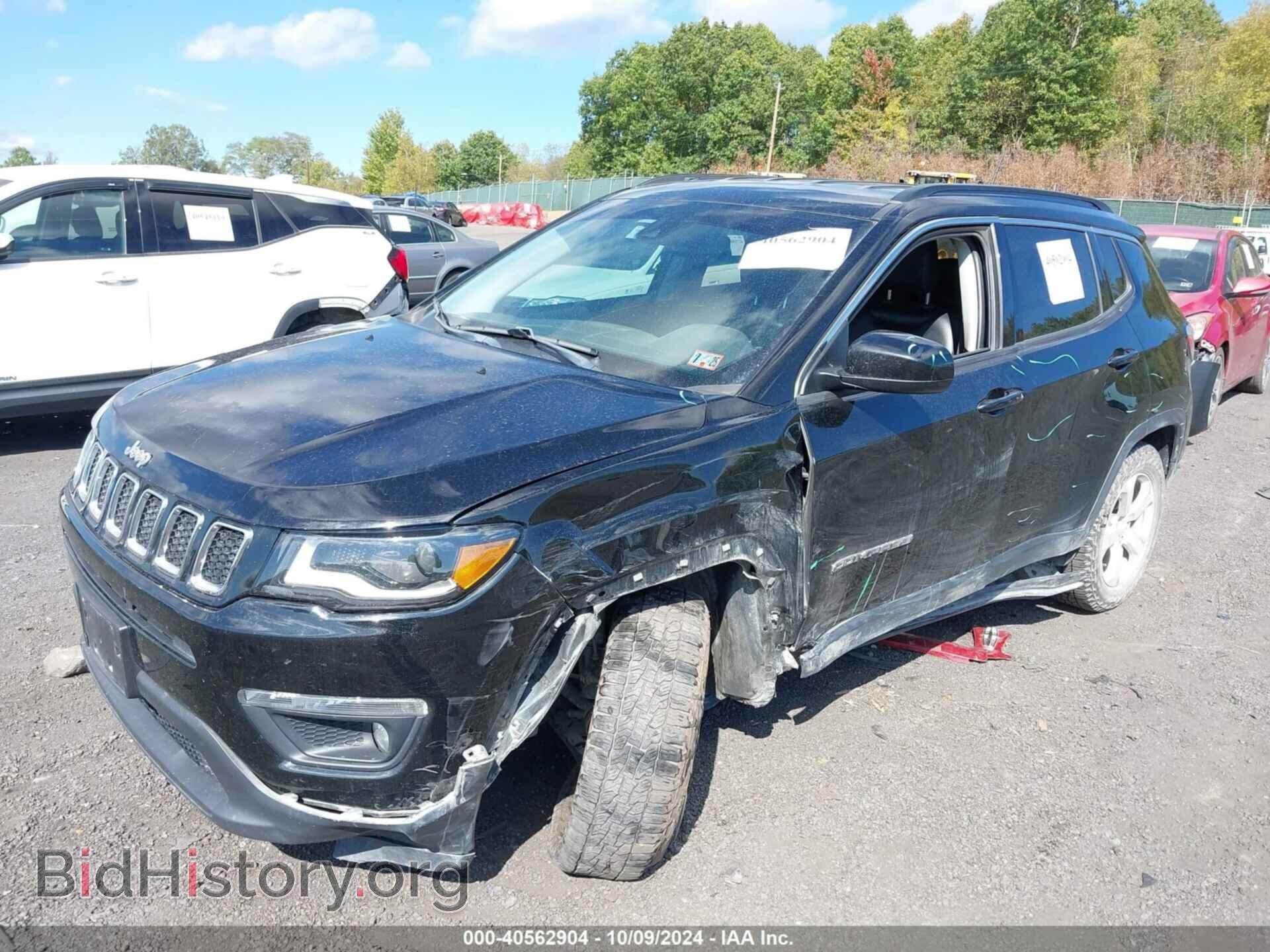 2018 JEEP COMPASS - VIN: 3C4NJDBB0JT393060 - Фото 2