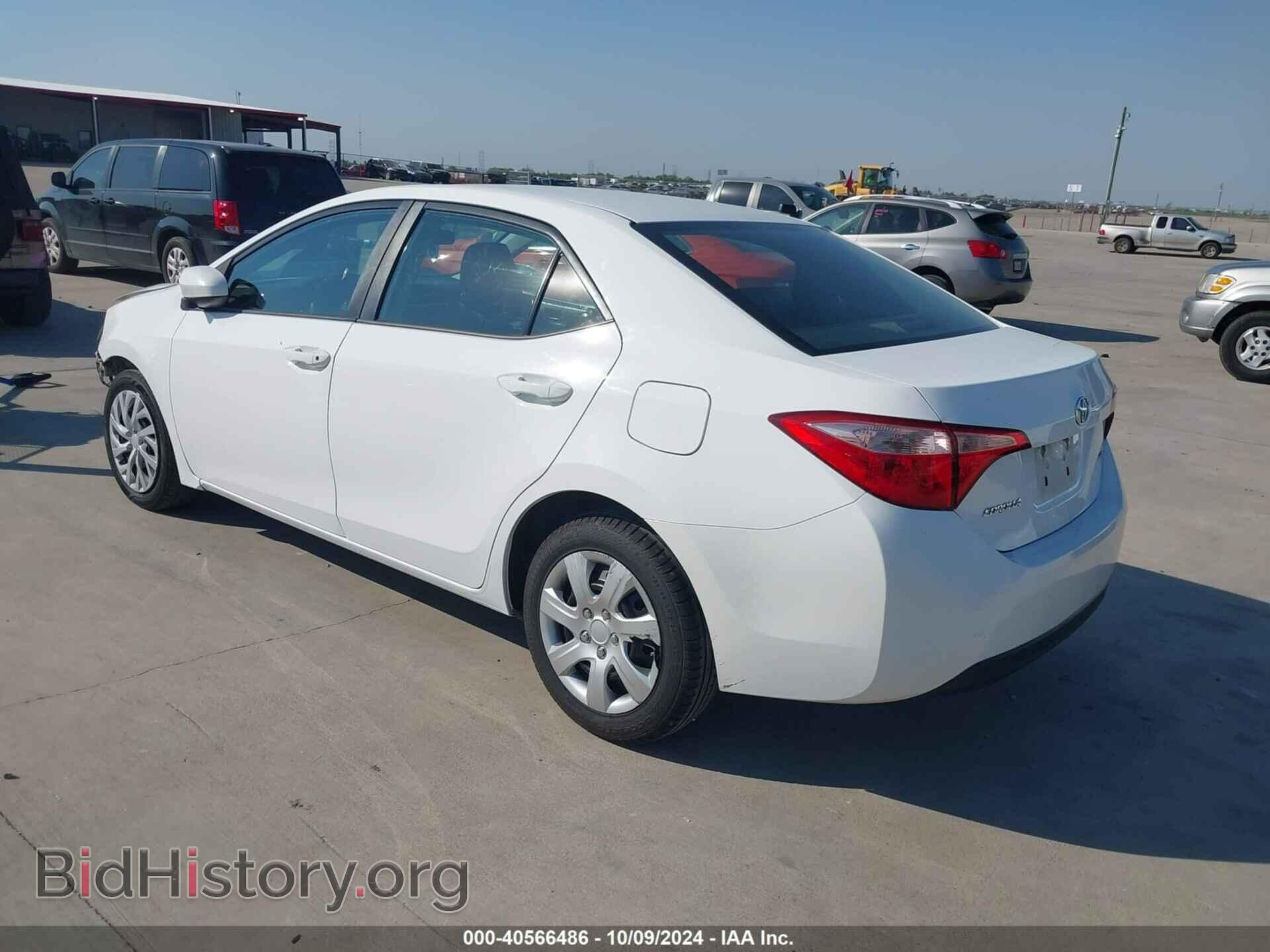 2018 TOYOTA COROLLA - VIN: 2T1BURHE5JC070778 - Фото 3