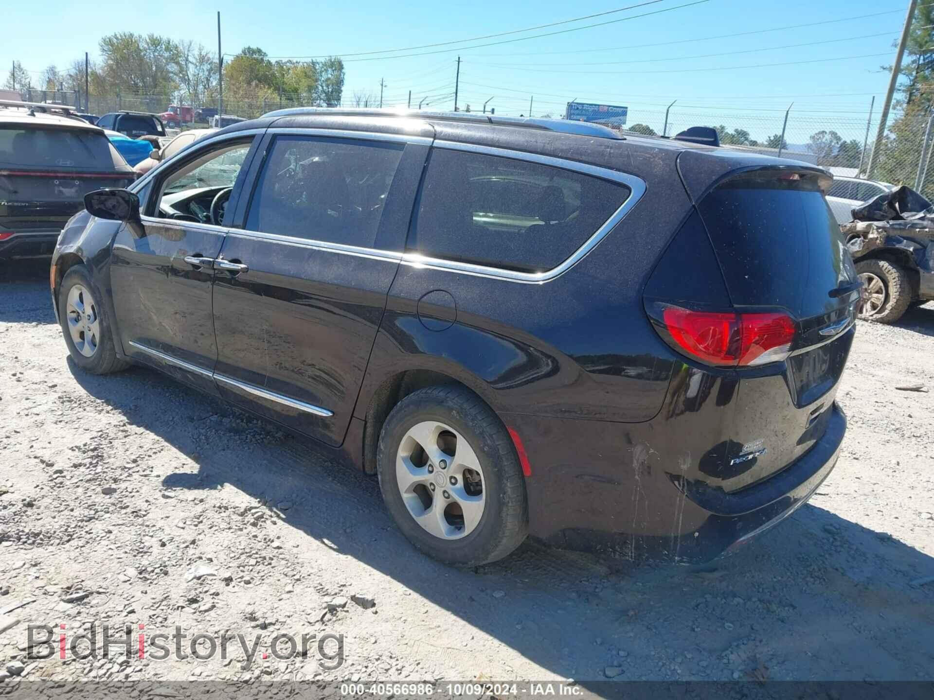 2017 CHRYSLER PACIFICA - VIN: 2C4RC1EG3HR577133 - Фото 3