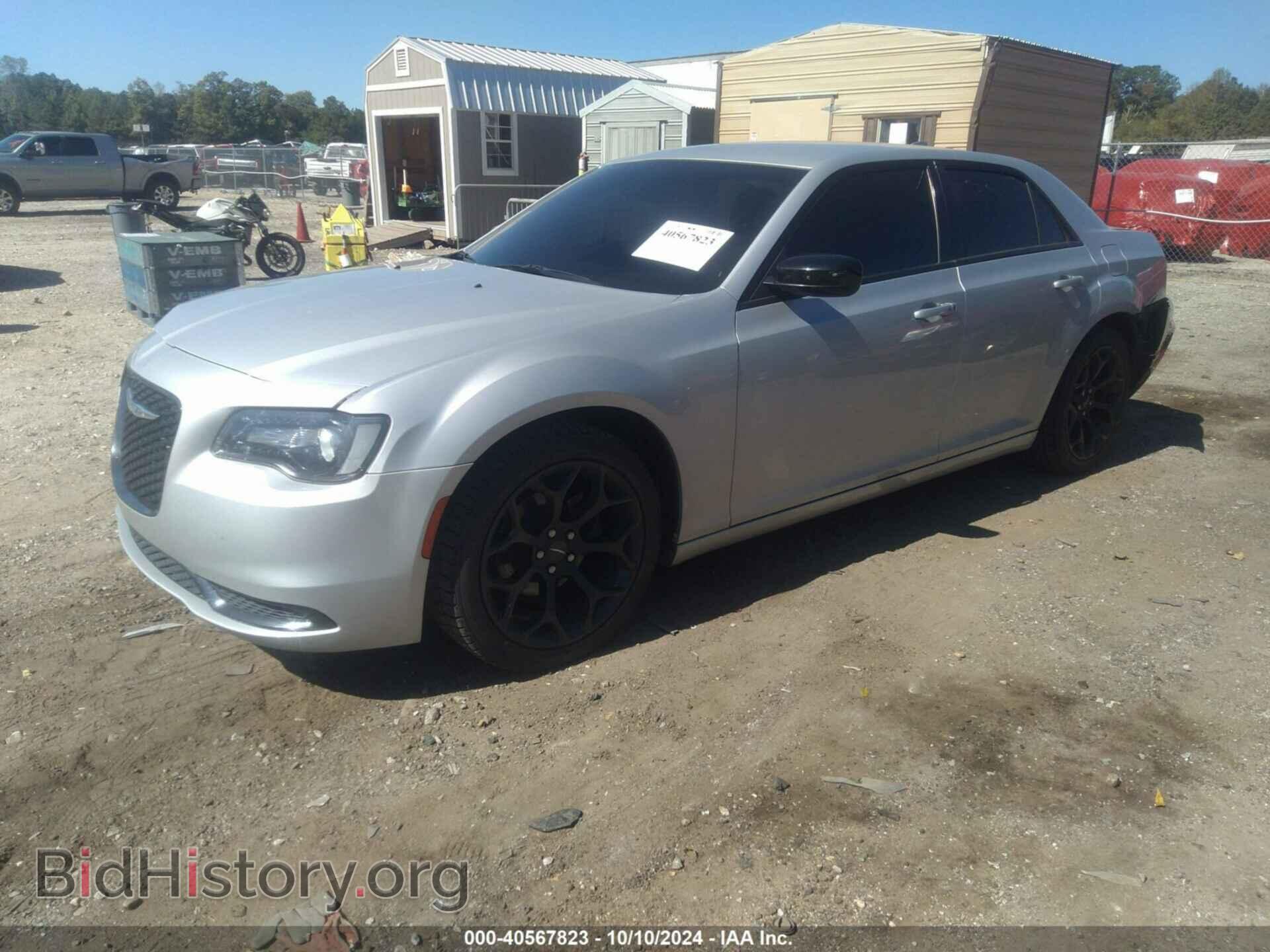 2019 CHRYSLER 300 - VIN: 2C3CCAAG6KH589984 - Фото 2
