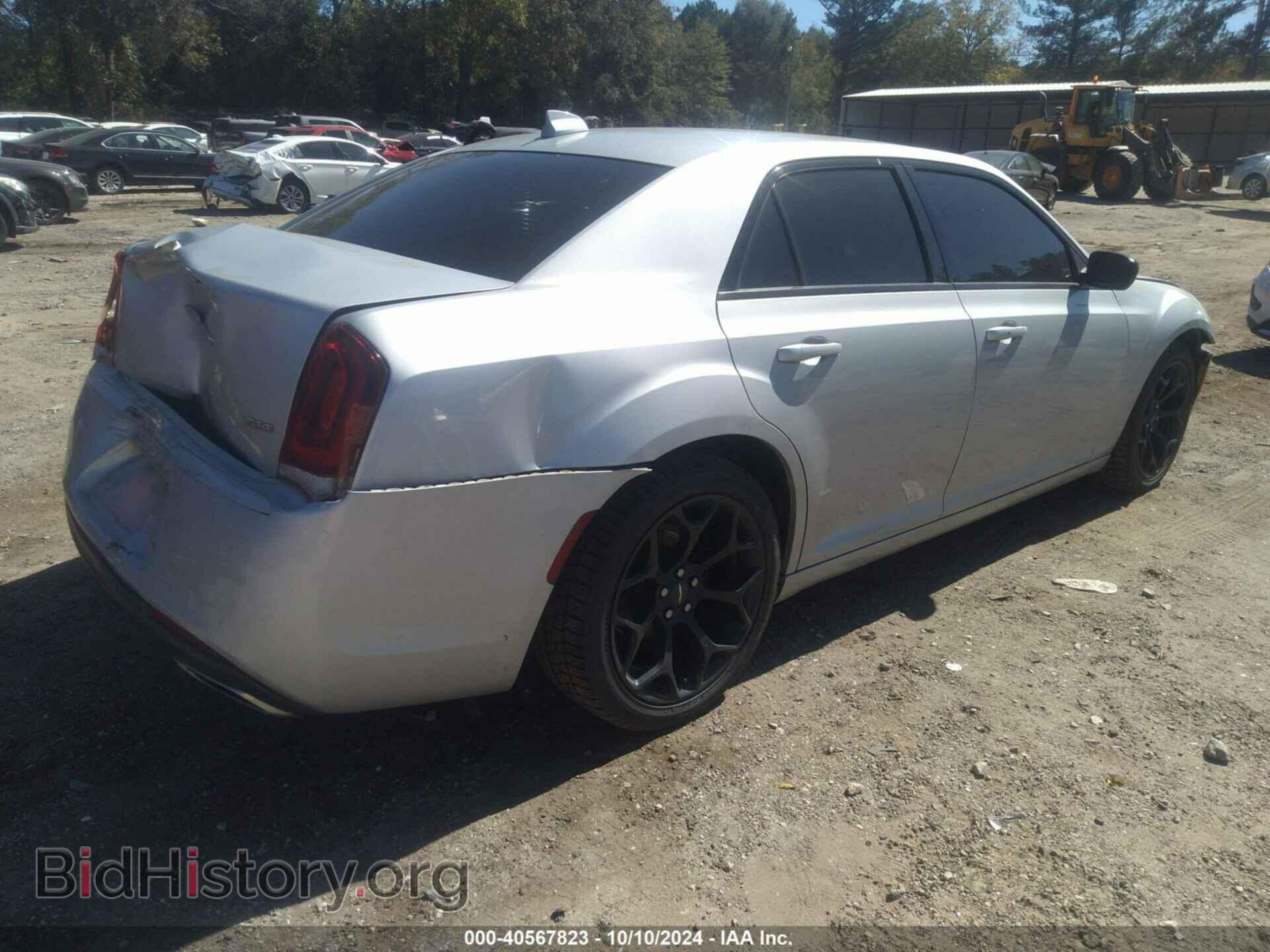 2019 CHRYSLER 300 - VIN: 2C3CCAAG6KH589984 - Фото 4