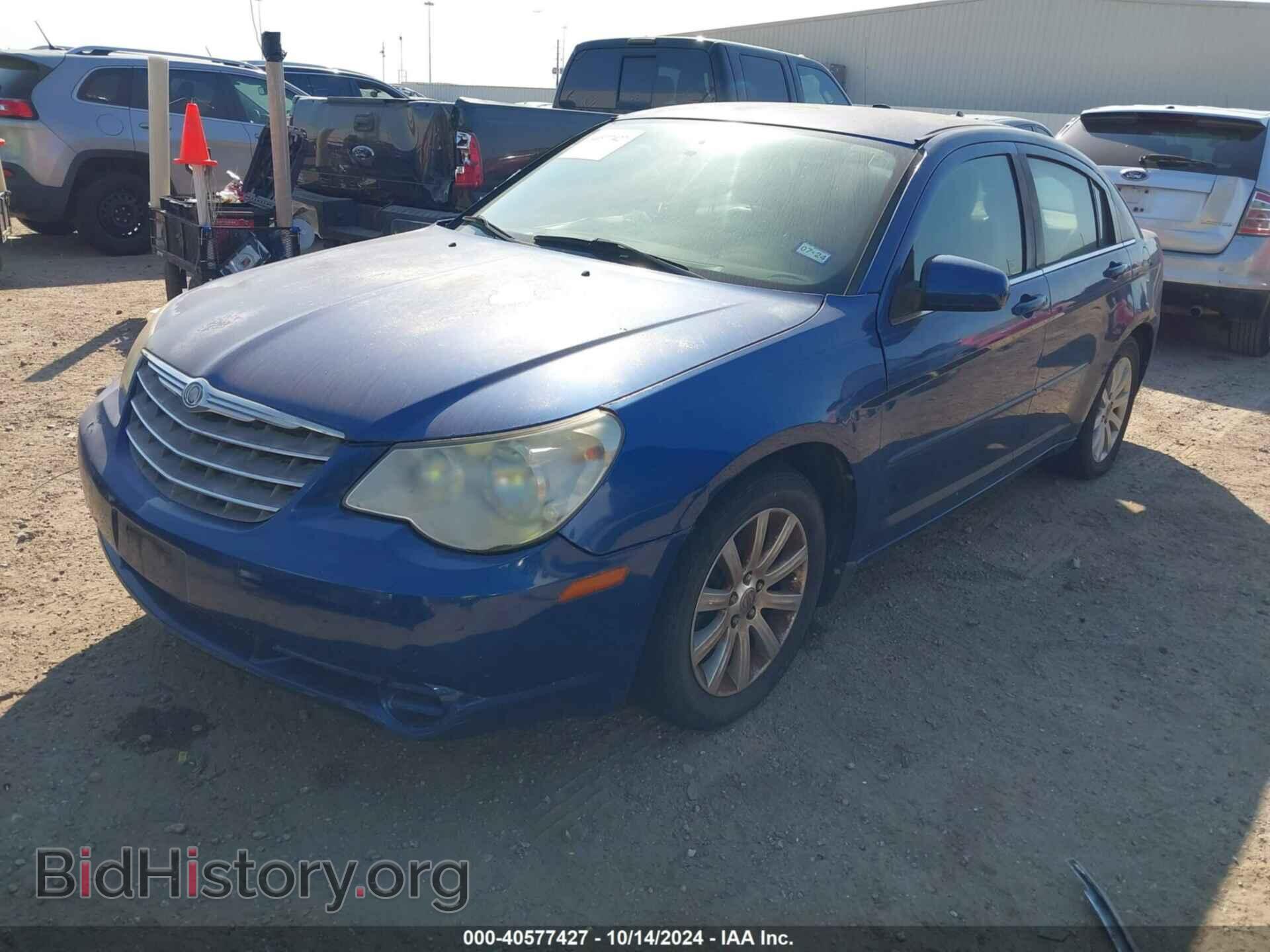 2010 CHRYSLER SEBRING - VIN: 1C3CC5FB6AN140993 - Фото 2
