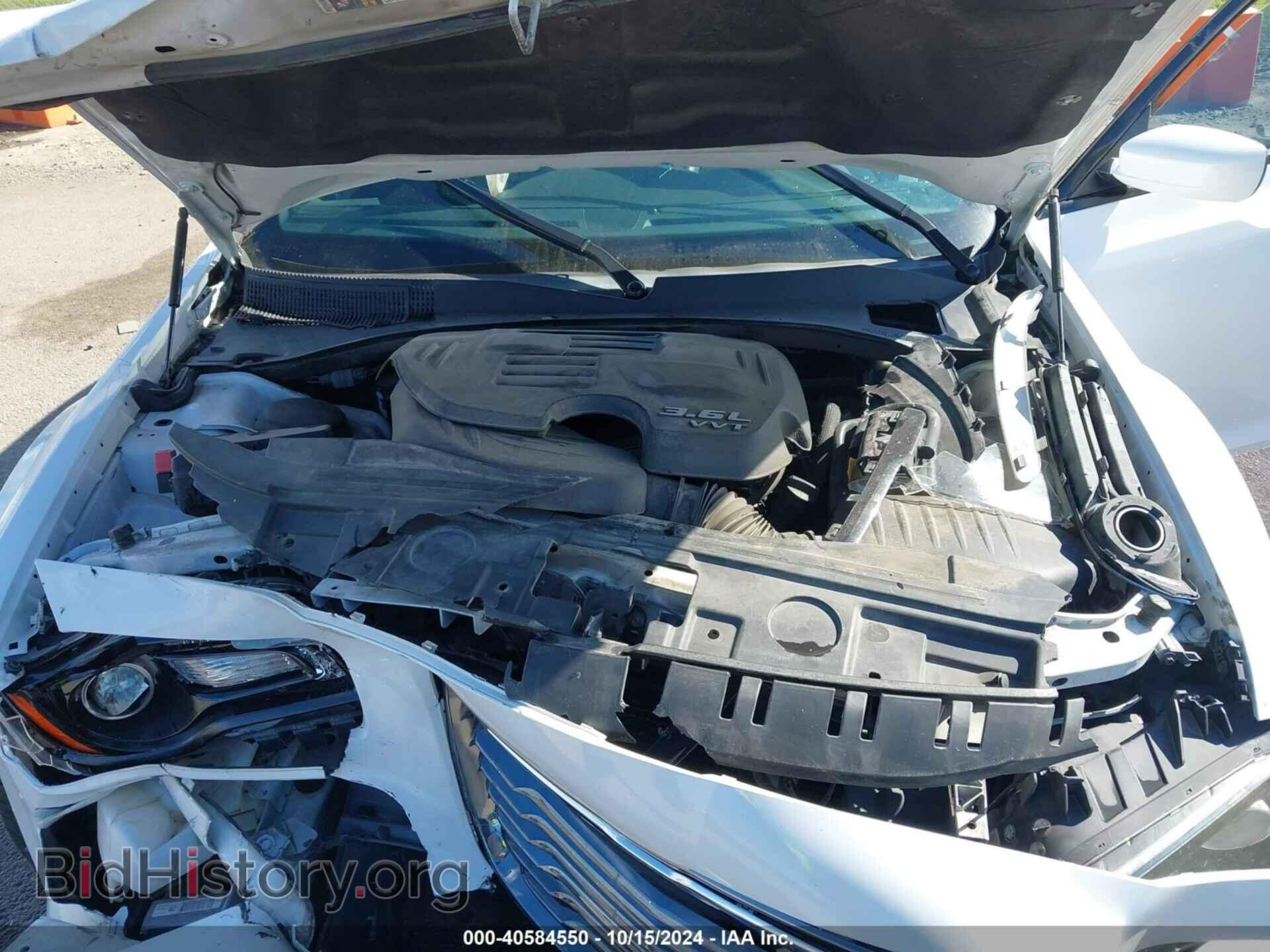 2014 CHRYSLER 300 - VIN: 2C3CCABG0EH221884 - Фото 10