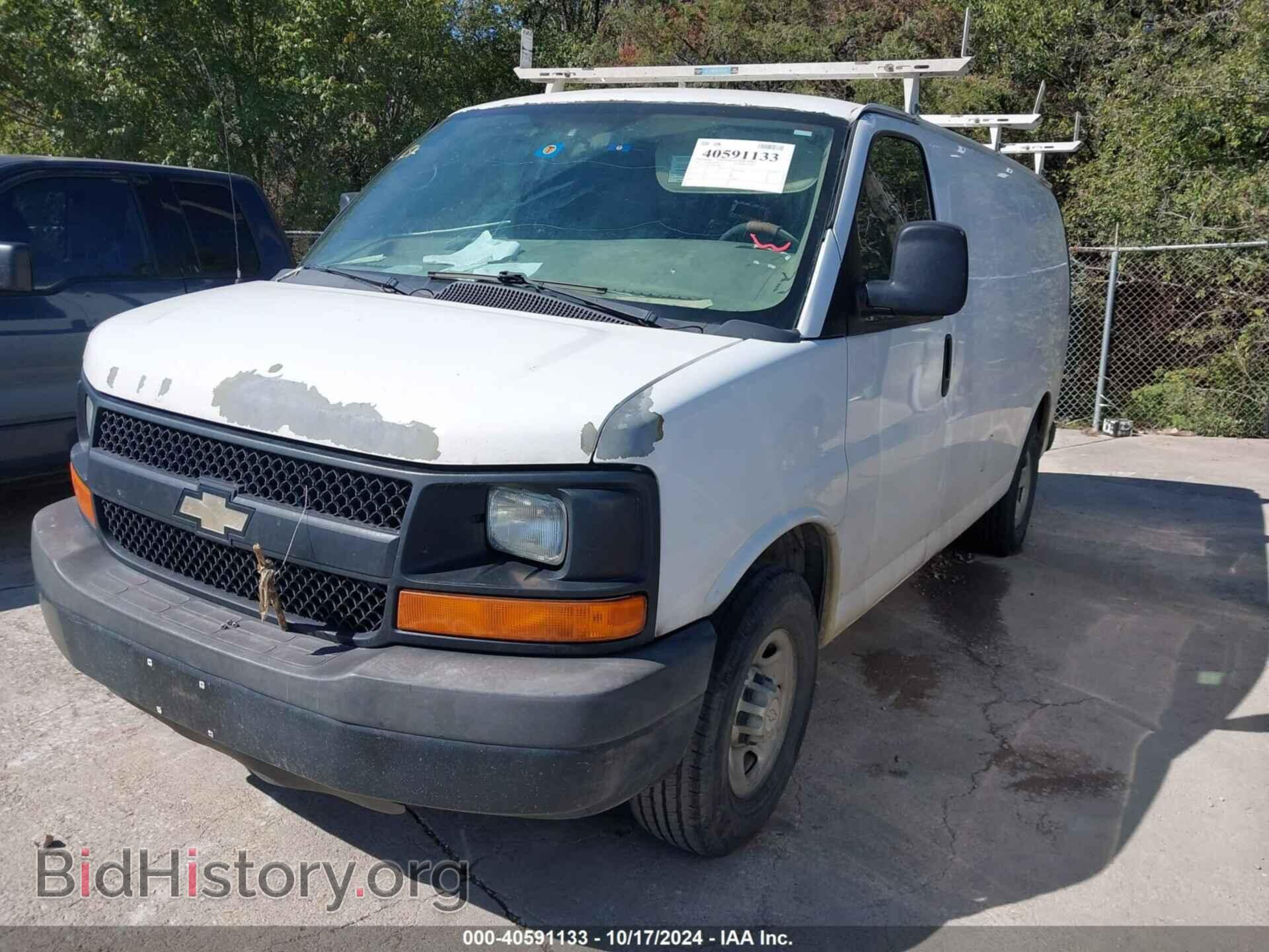 2013 CHEVROLET EXPRESS 2500 - VIN: 1GCWGFBAXD1118801 - Фото 2