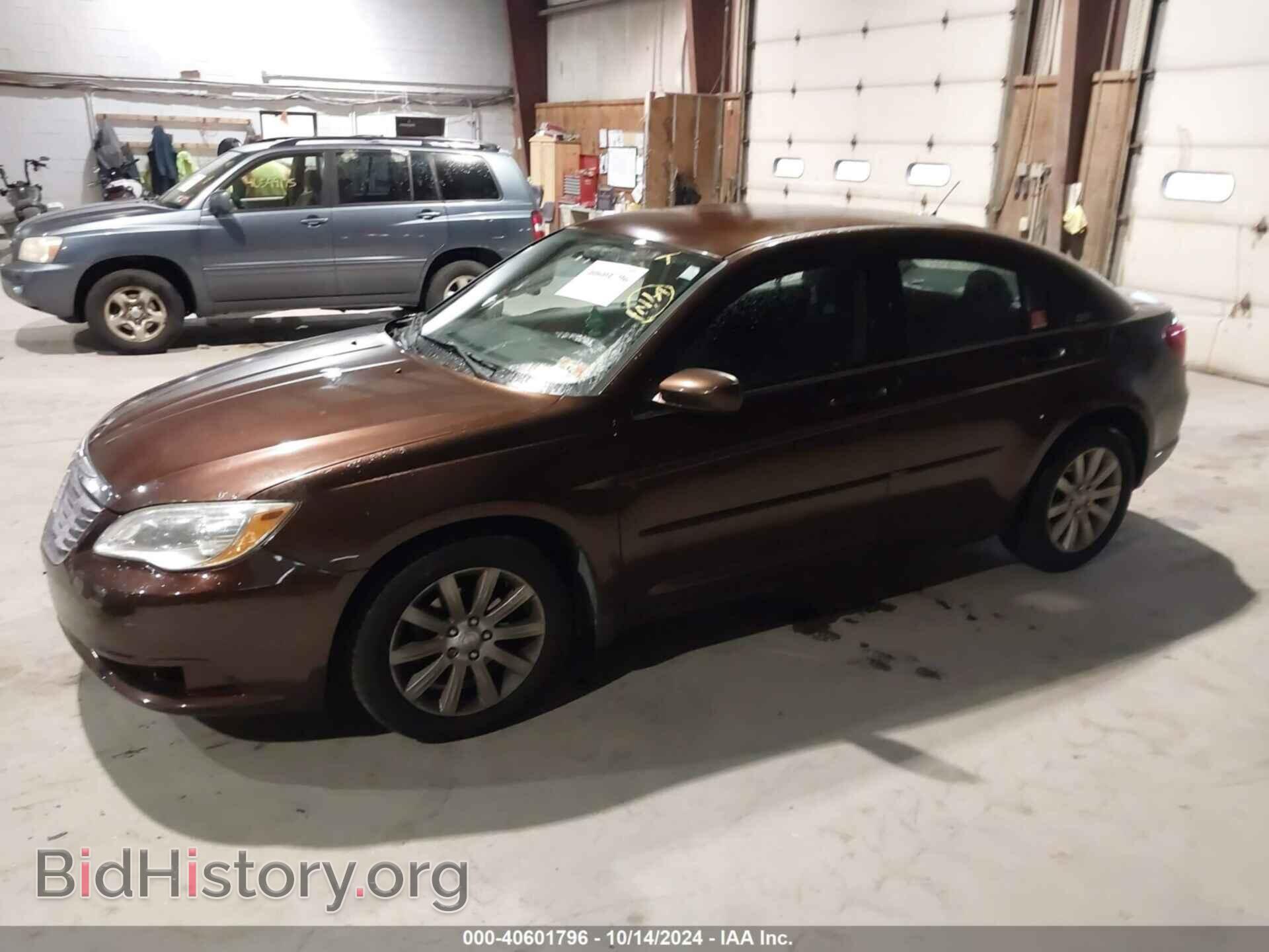 2013 CHRYSLER 200 - VIN: 1C3CCBBG2DN703588 - Фото 2