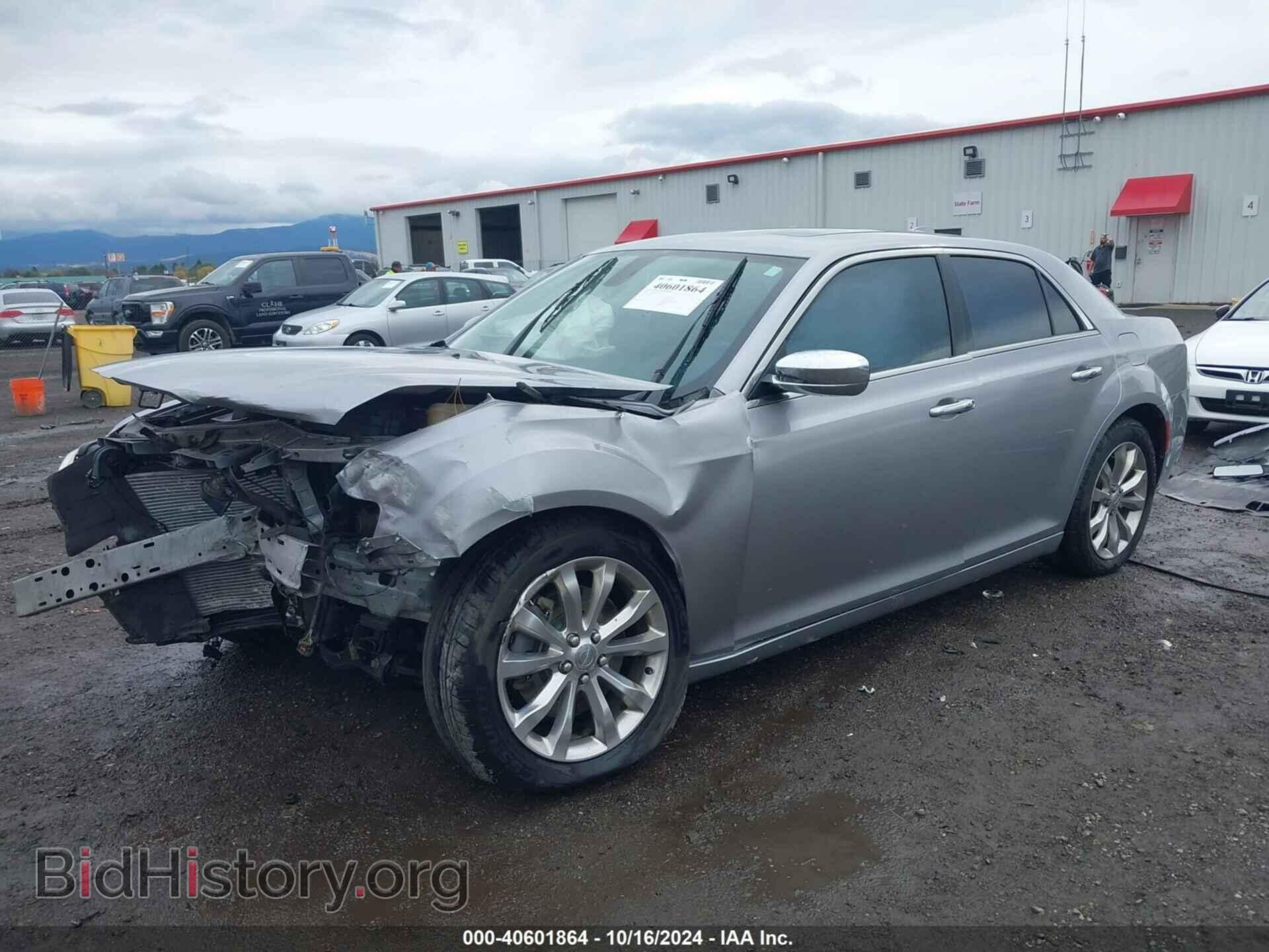 2016 CHRYSLER 300C - VIN: 2C3CCAKG1GH111395 - Фото 2