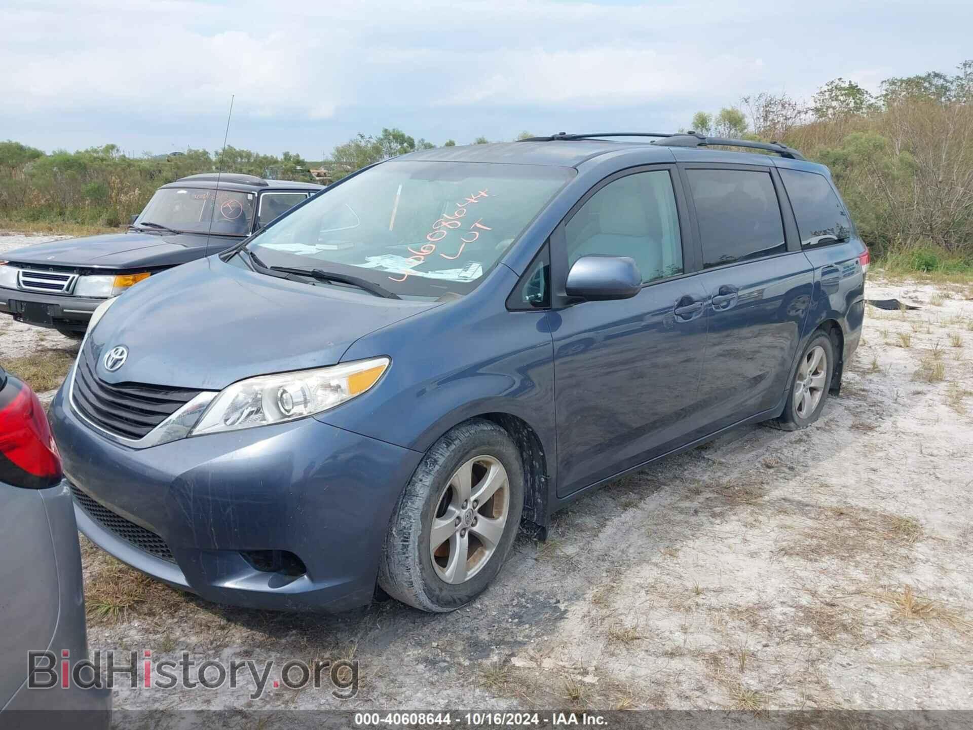2013 TOYOTA SIENNA - VIN: 5TDKK3DC8DS351329 - Фото 2