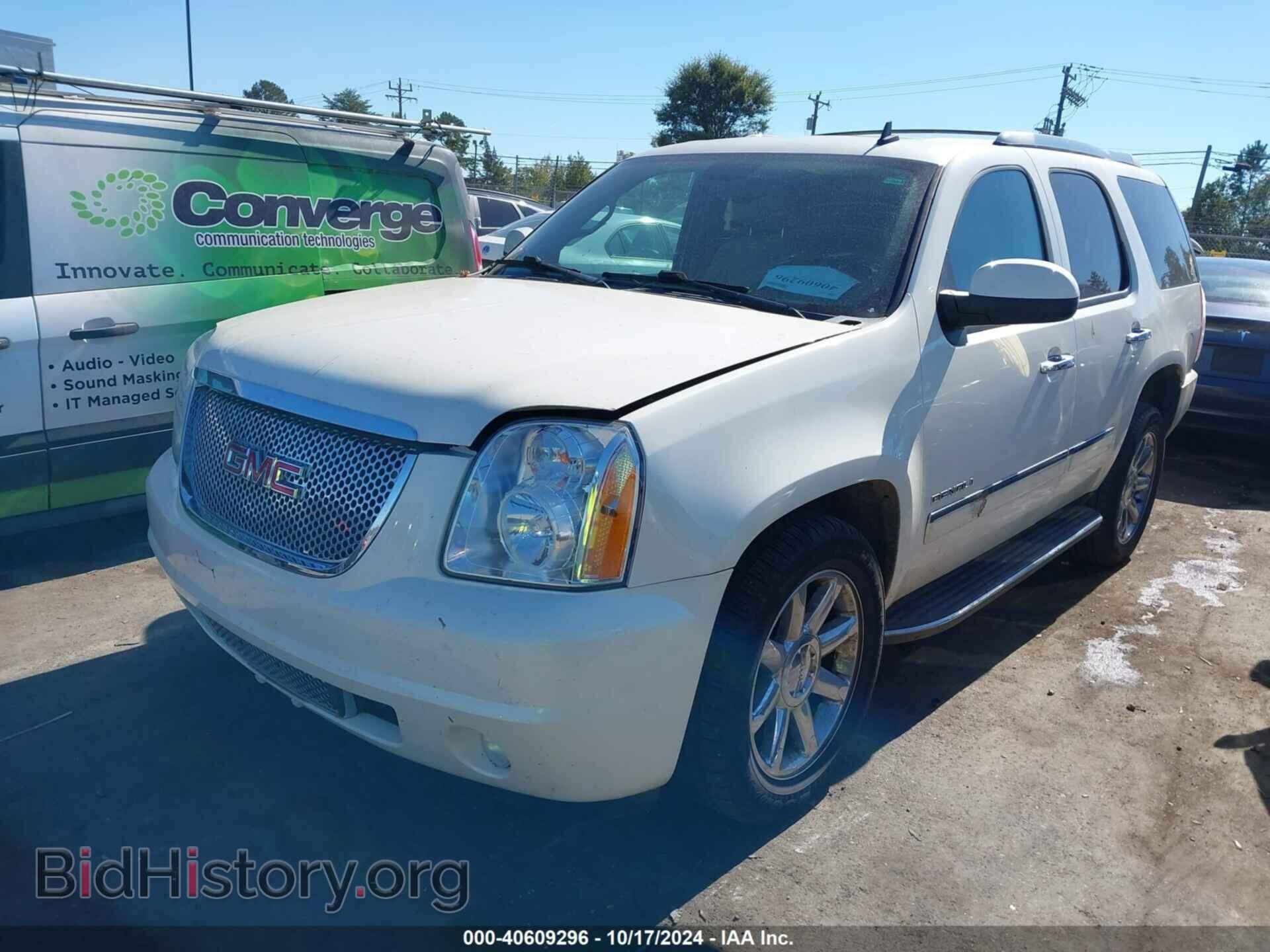 2010 GMC YUKON - VIN: 1GKUKEEF2AR177656 - Photo 2
