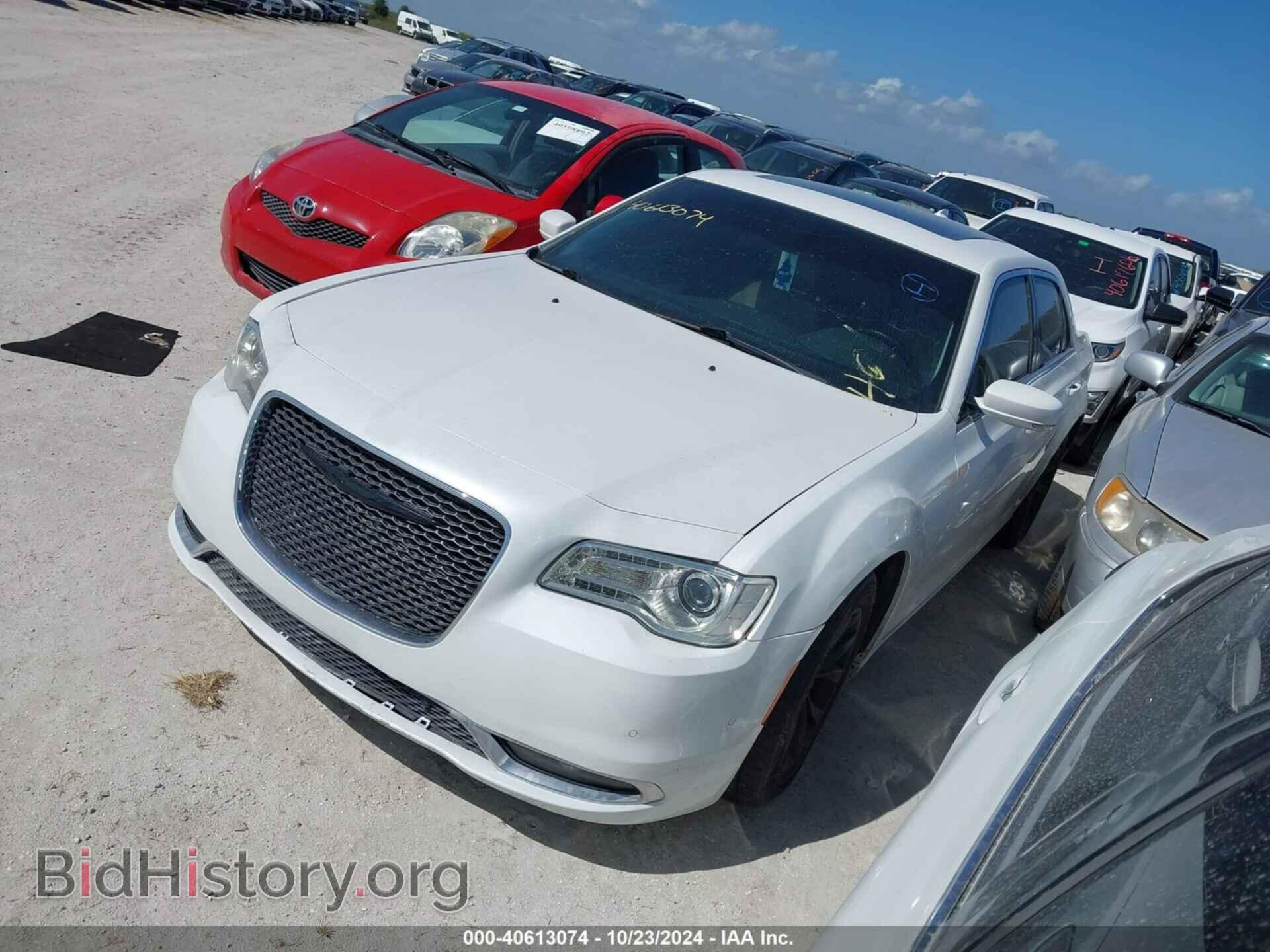 2016 CHRYSLER 300 - VIN: 2C3CCAAG0GH152036 - Фото 2