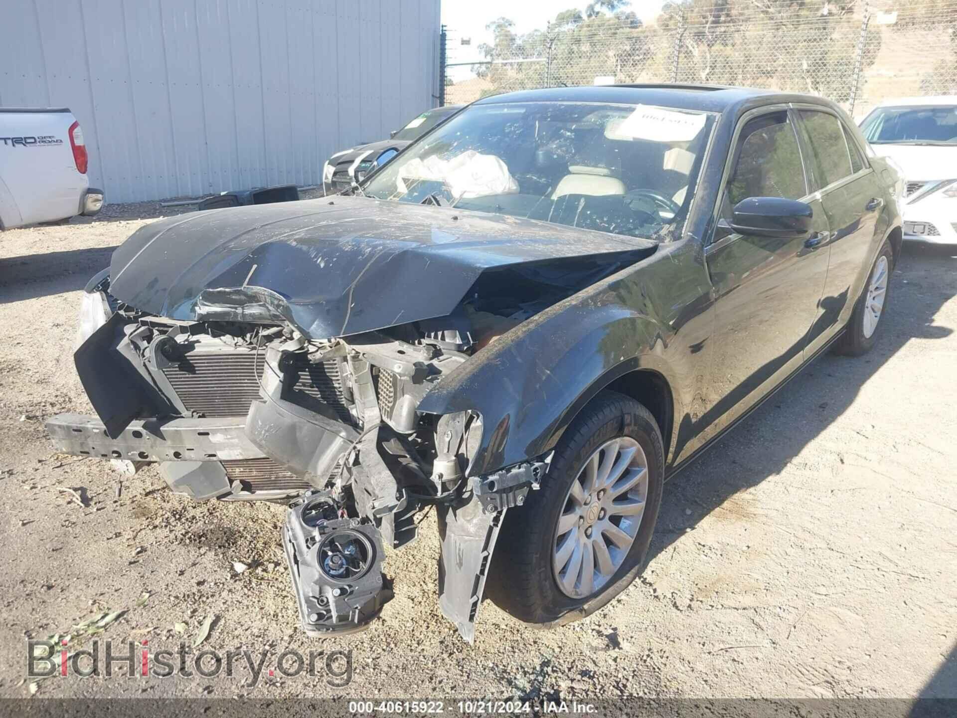 2013 CHRYSLER 300 - VIN: 2C3CCAAG3DH515537 - Фото 2