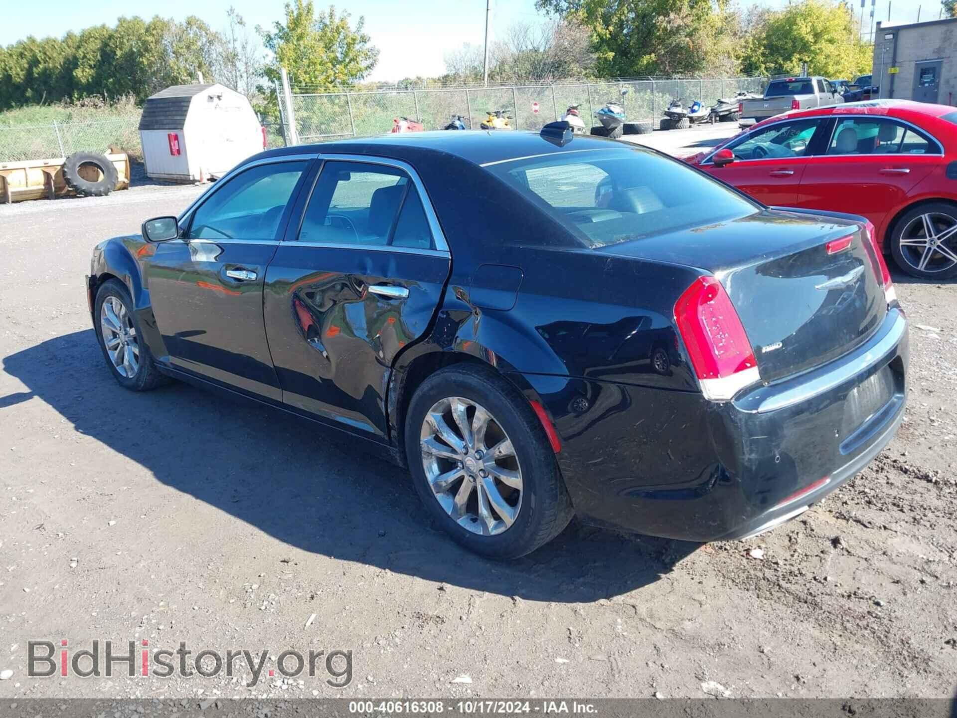 2018 CHRYSLER 300 - VIN: 2C3CCAKG1JH137888 - Фото 3